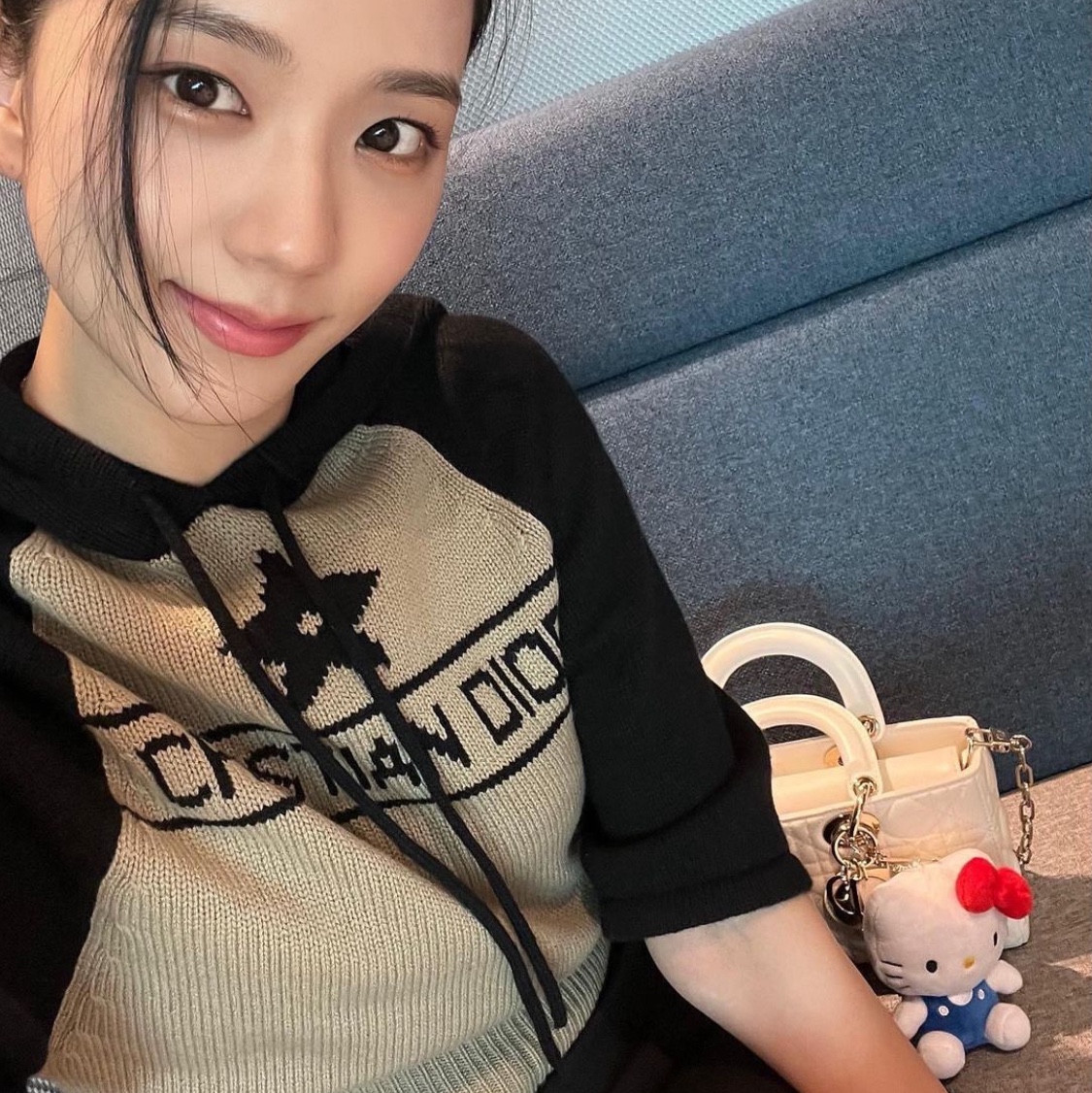 Open Yy x Hello Kitty Trucker Cap Black, Open Yy x Hello Kitty T-Shirt Black 착용 스타일 - 7