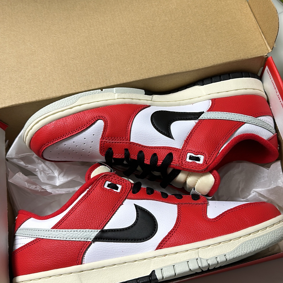 Nike Dunk Low Retro PRM University Red Black 착용 스타일