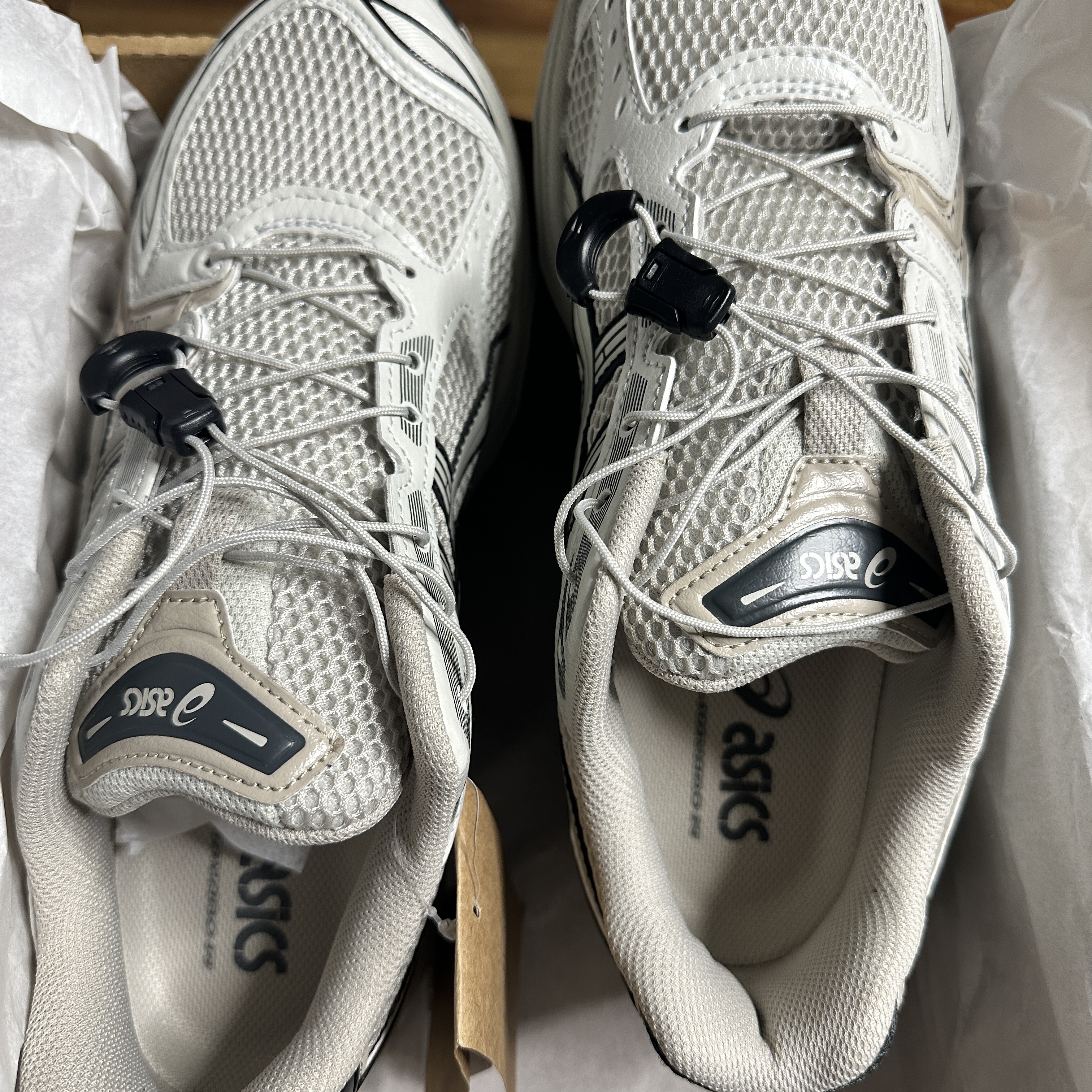 Asics Unlimited Gel-Kayano 14 Smoke Grey 착용 스타일