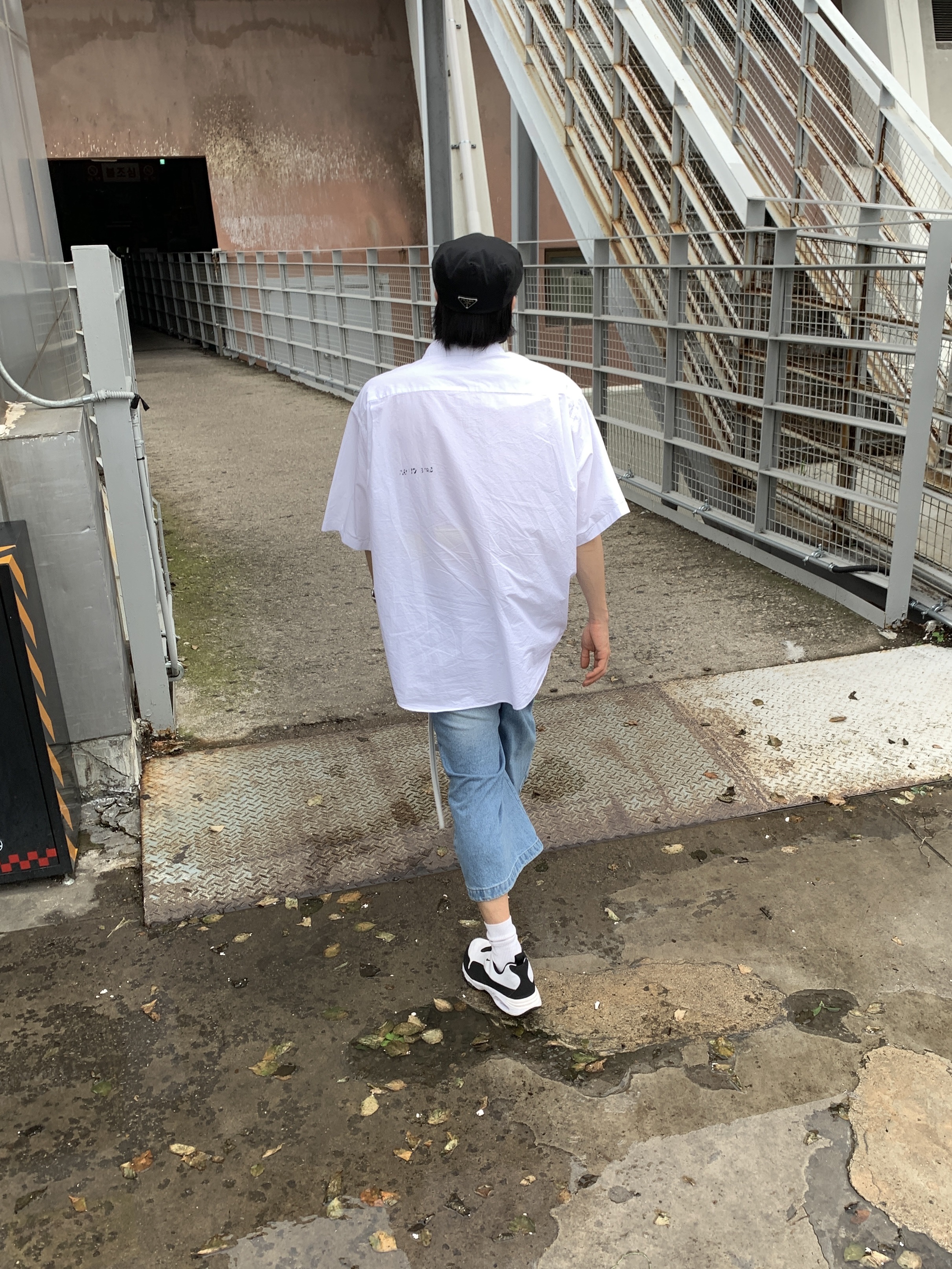 Prada Re-Nylon Hat Black, Nike x Comme des Garcons Homme Plus Air Max Sunder SP White Black 착용 스타일 - 2
