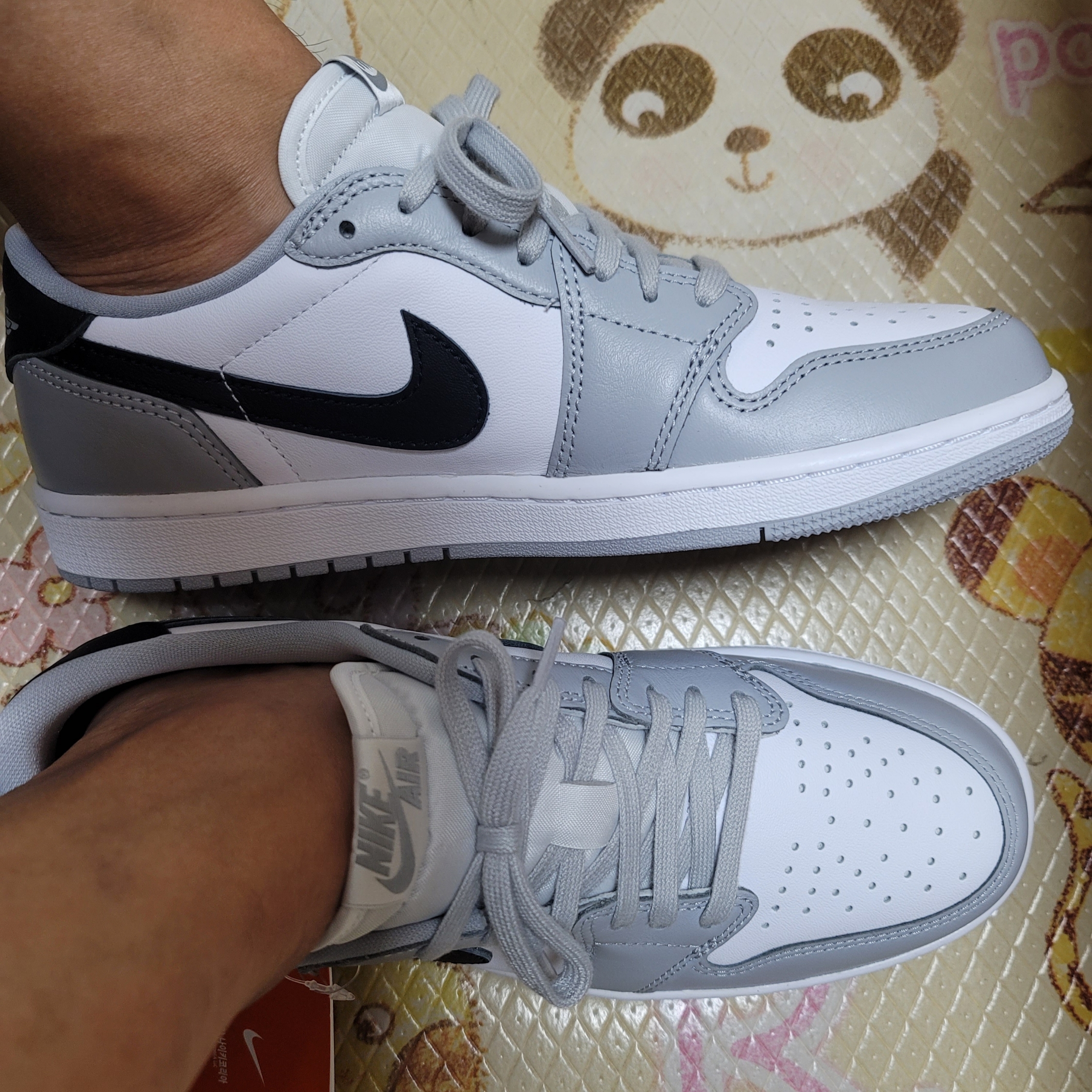 Jordan 1 Retro Low OG Wolf Grey and White 착용 스타일 - 2