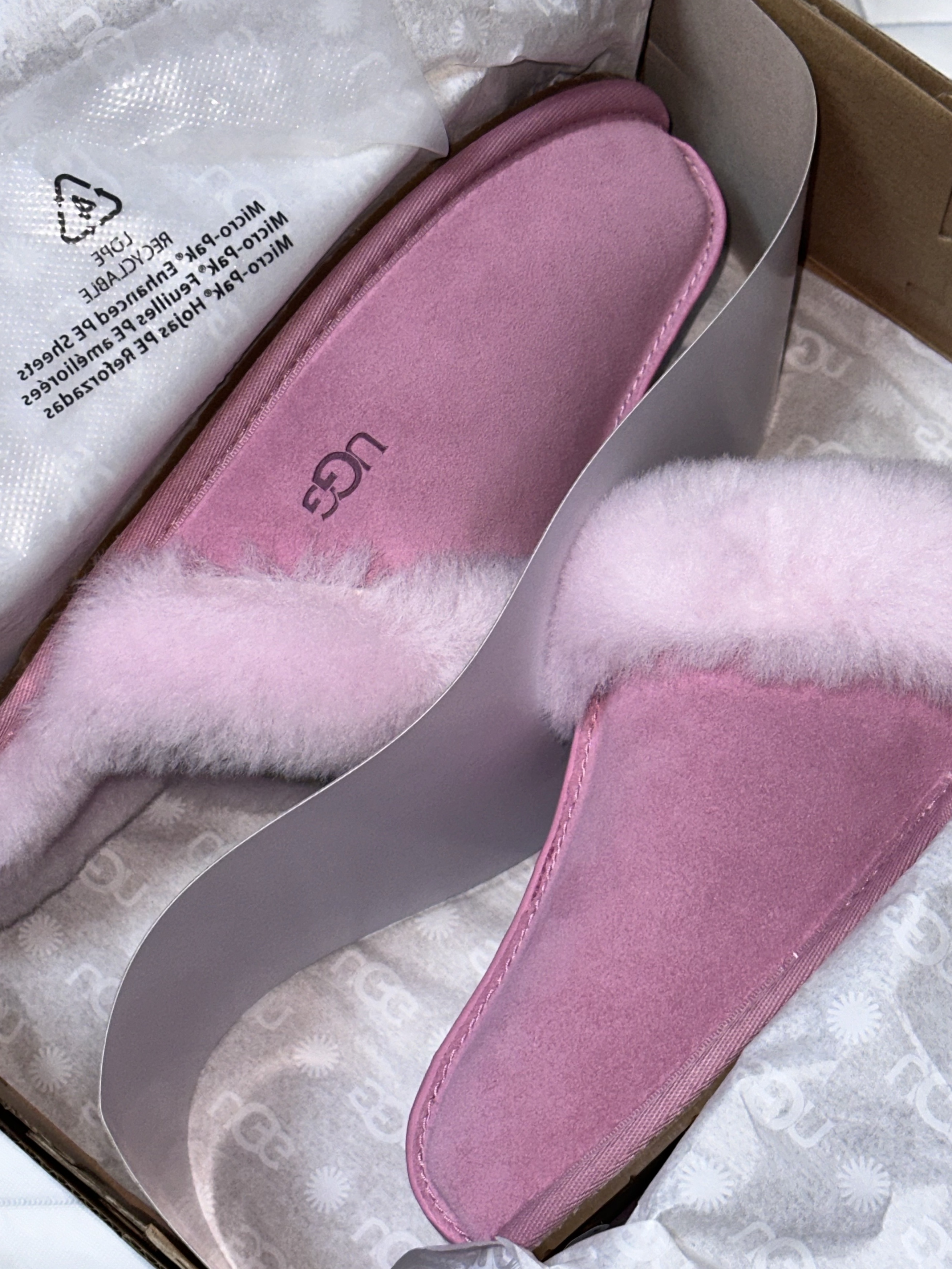 (W) UGG Scuffette II Slipper Horizon Pink 착용 스타일 - 1