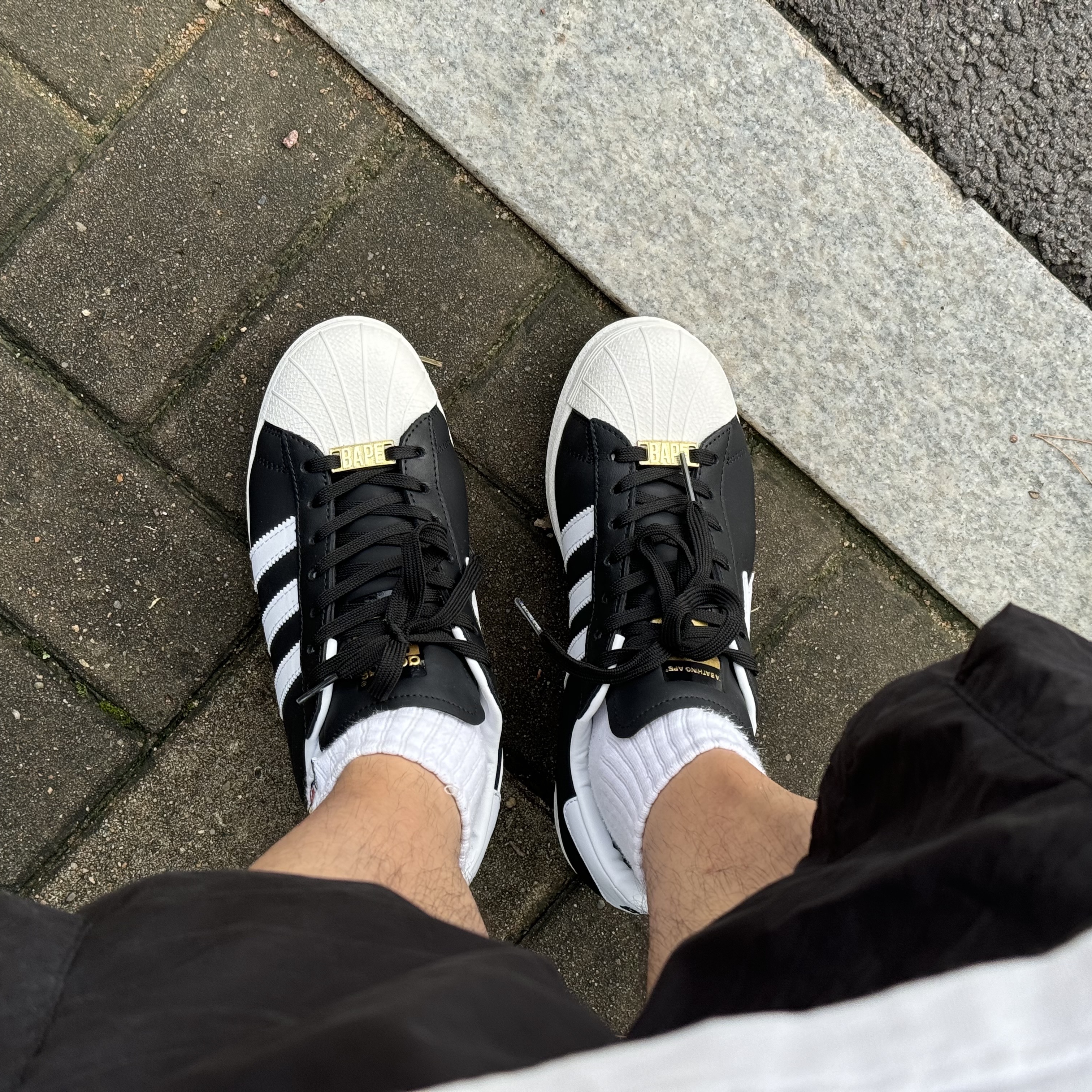 Adidas x BAPE Superstar 80s Core Black Off White 착용 스타일