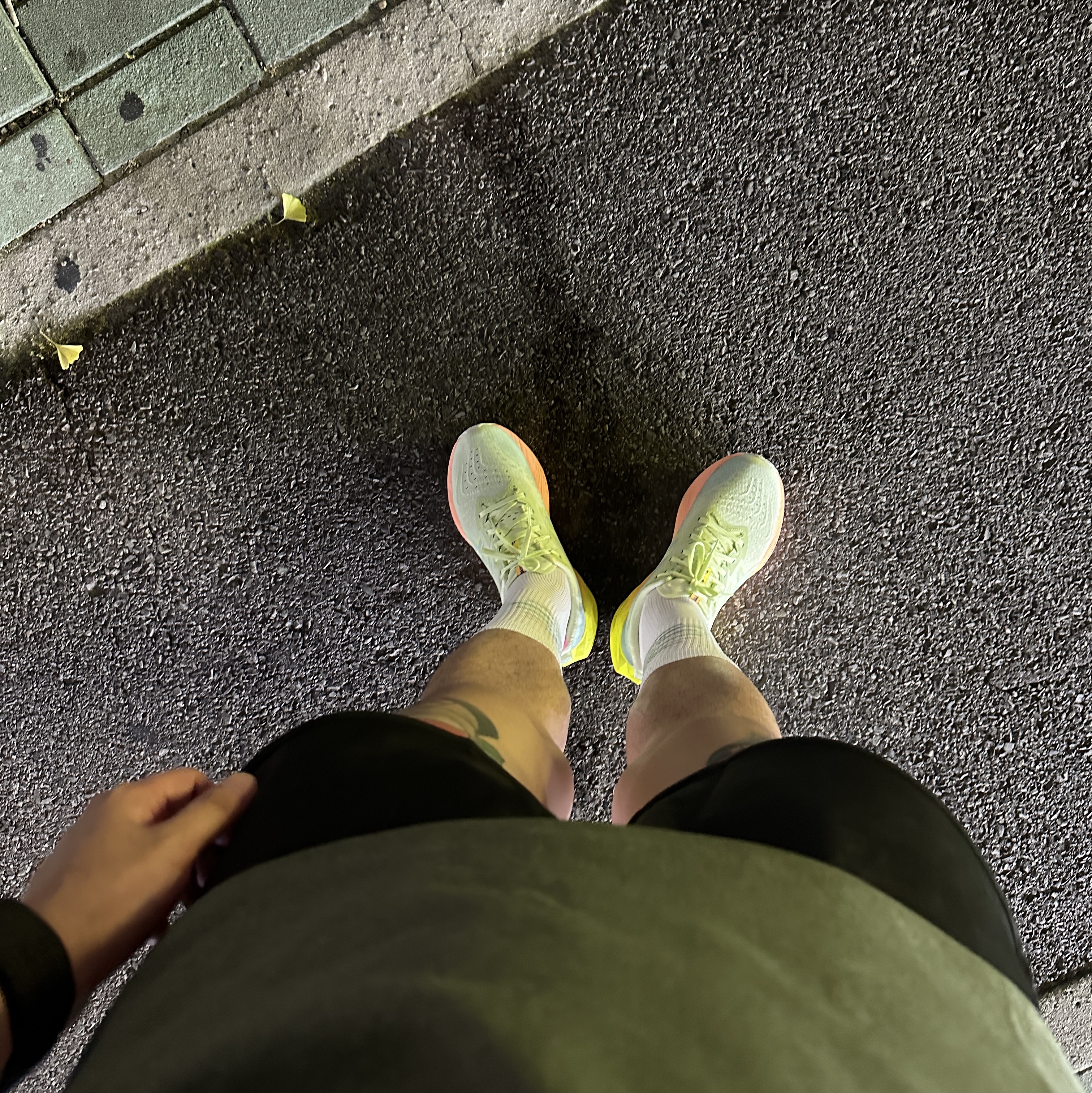 Asics Novablast 4 Cool Matcha Safety Yellow 착용 스타일