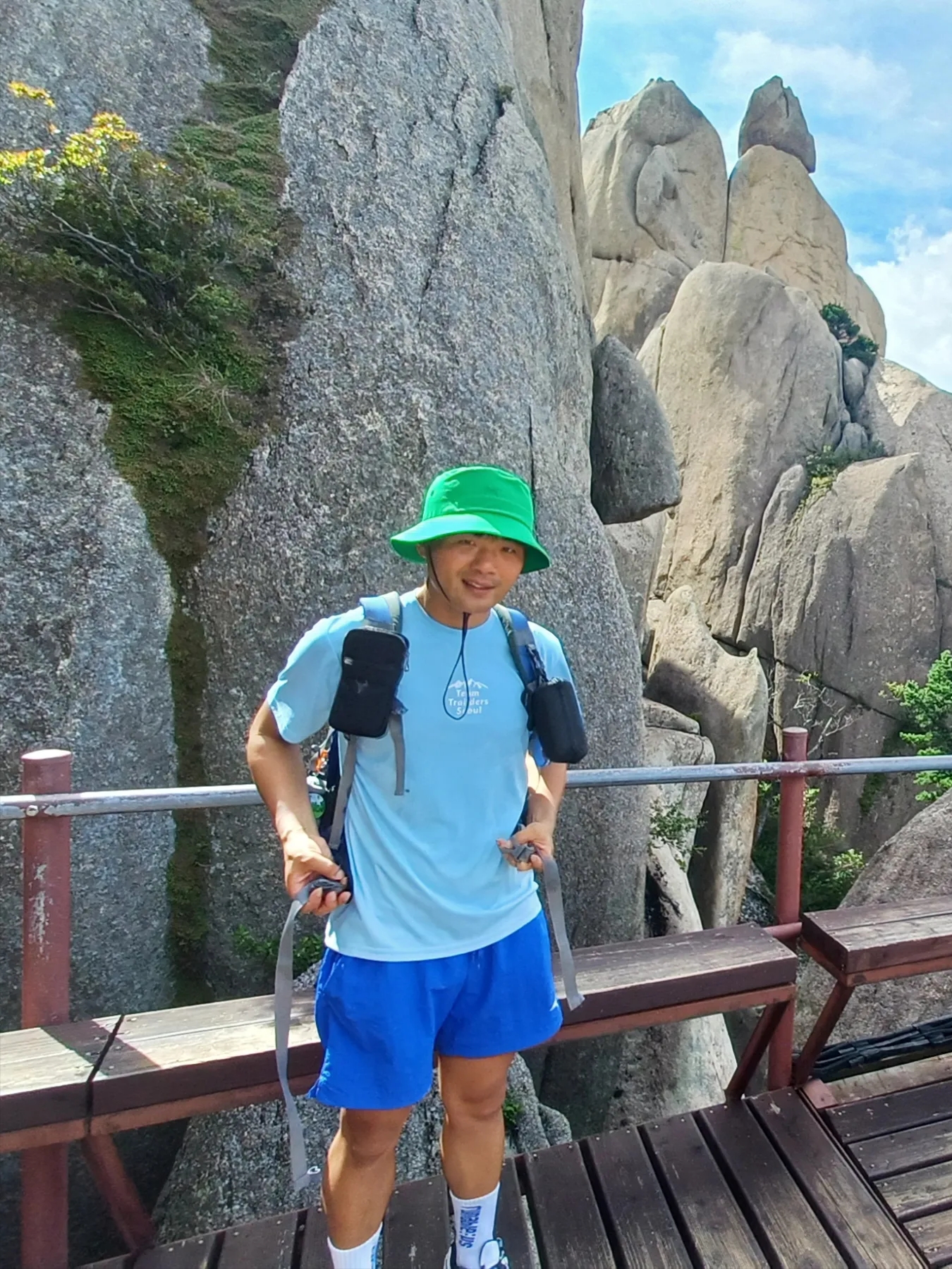 Arc'teryx Sinsolo Hat Jungle, Salomon Speedcross 3 Mindful 2 Moth Vanilla 착용 스타일 - 2