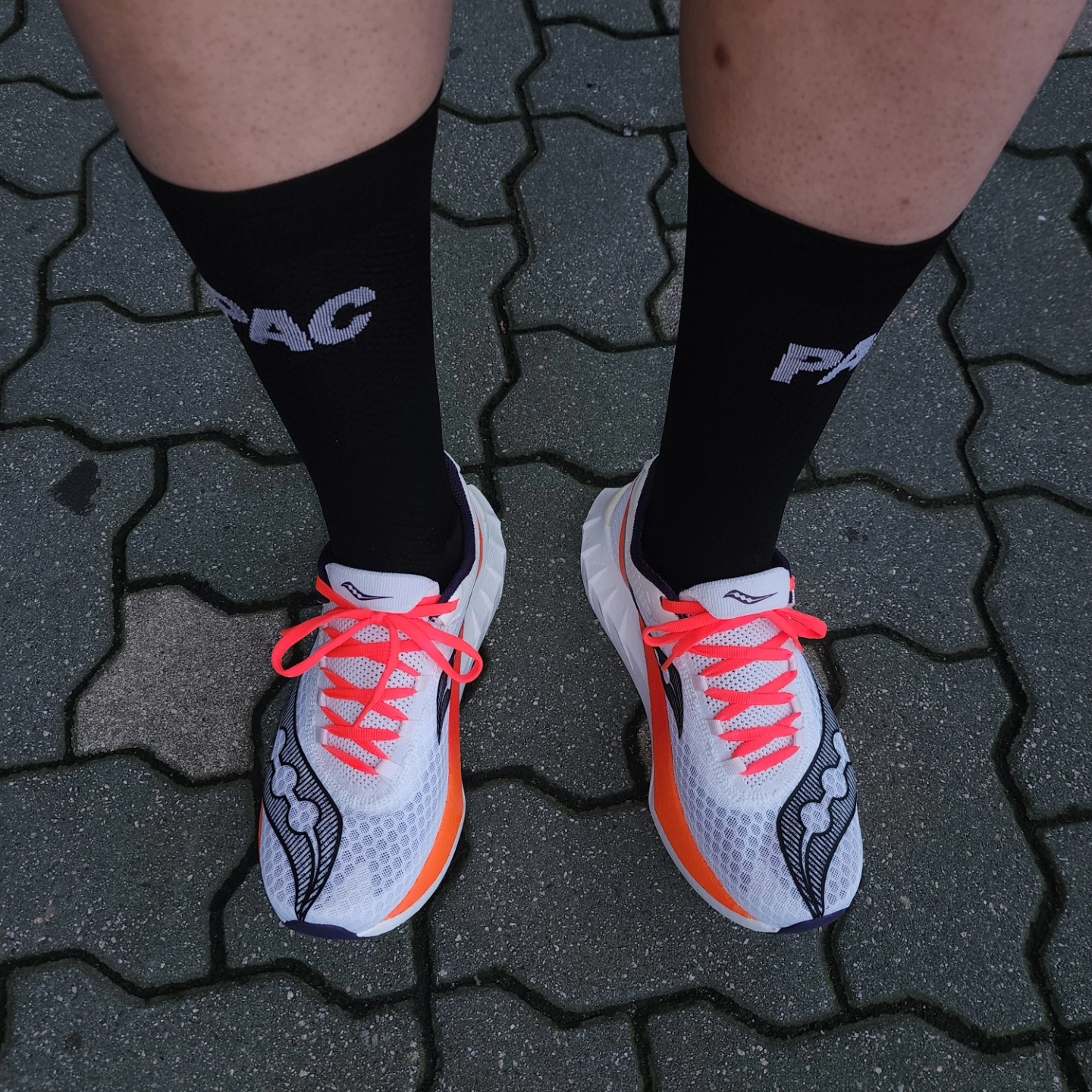Saucony Endorphin Pro 4 White 착용 스타일 - 2