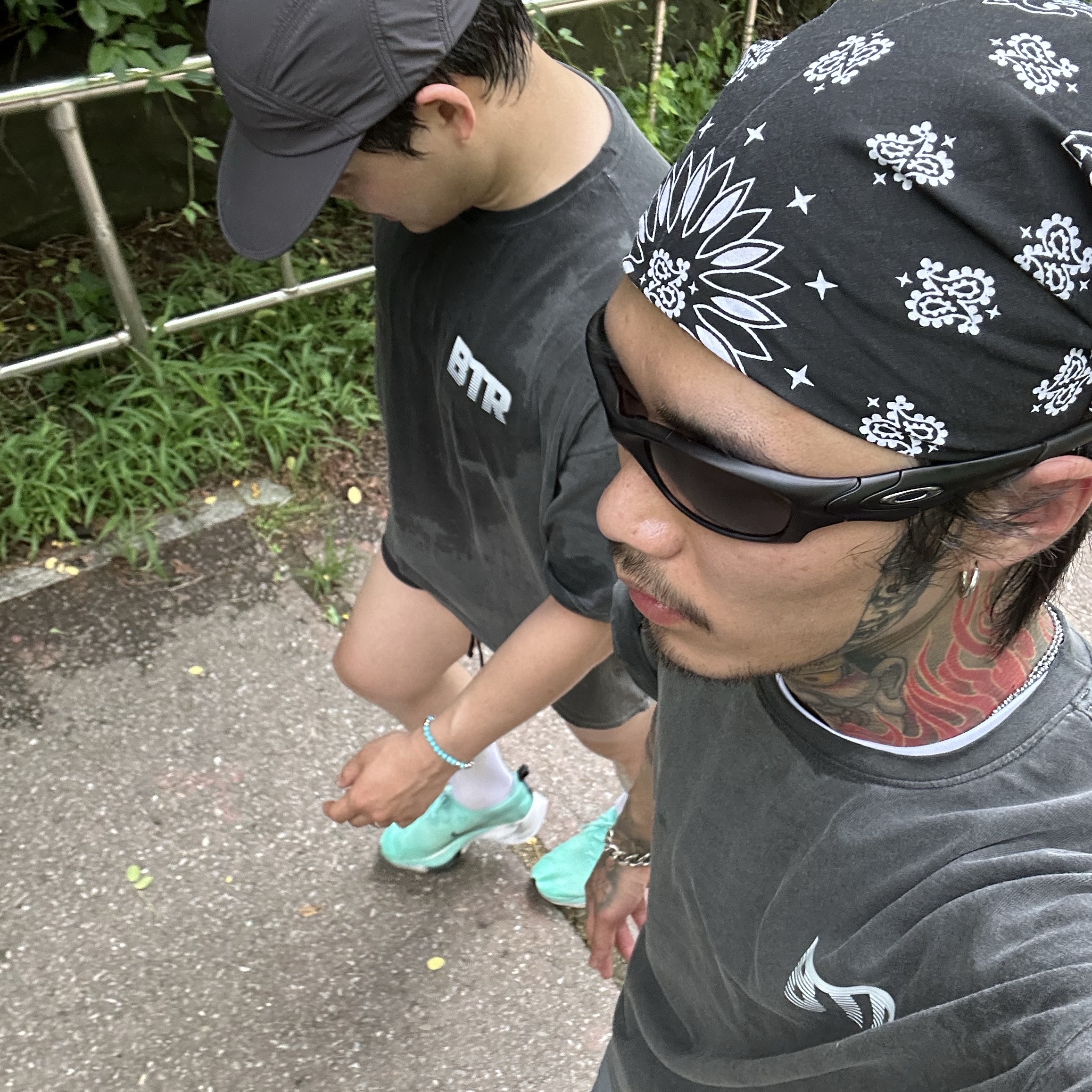 Supreme Hav-A-Hank Bandanas Multicolor (Set of 3) - 24SS 착용 스타일 - 2