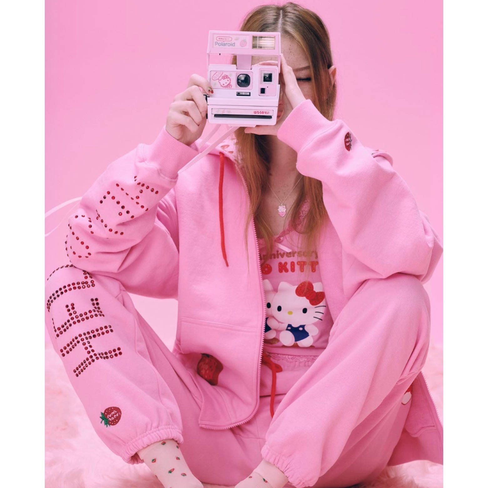 Open Yy x Hello Kitty Trucker Cap Black, Open Yy x Hello Kitty T-Shirt Black 착용 스타일 - 8