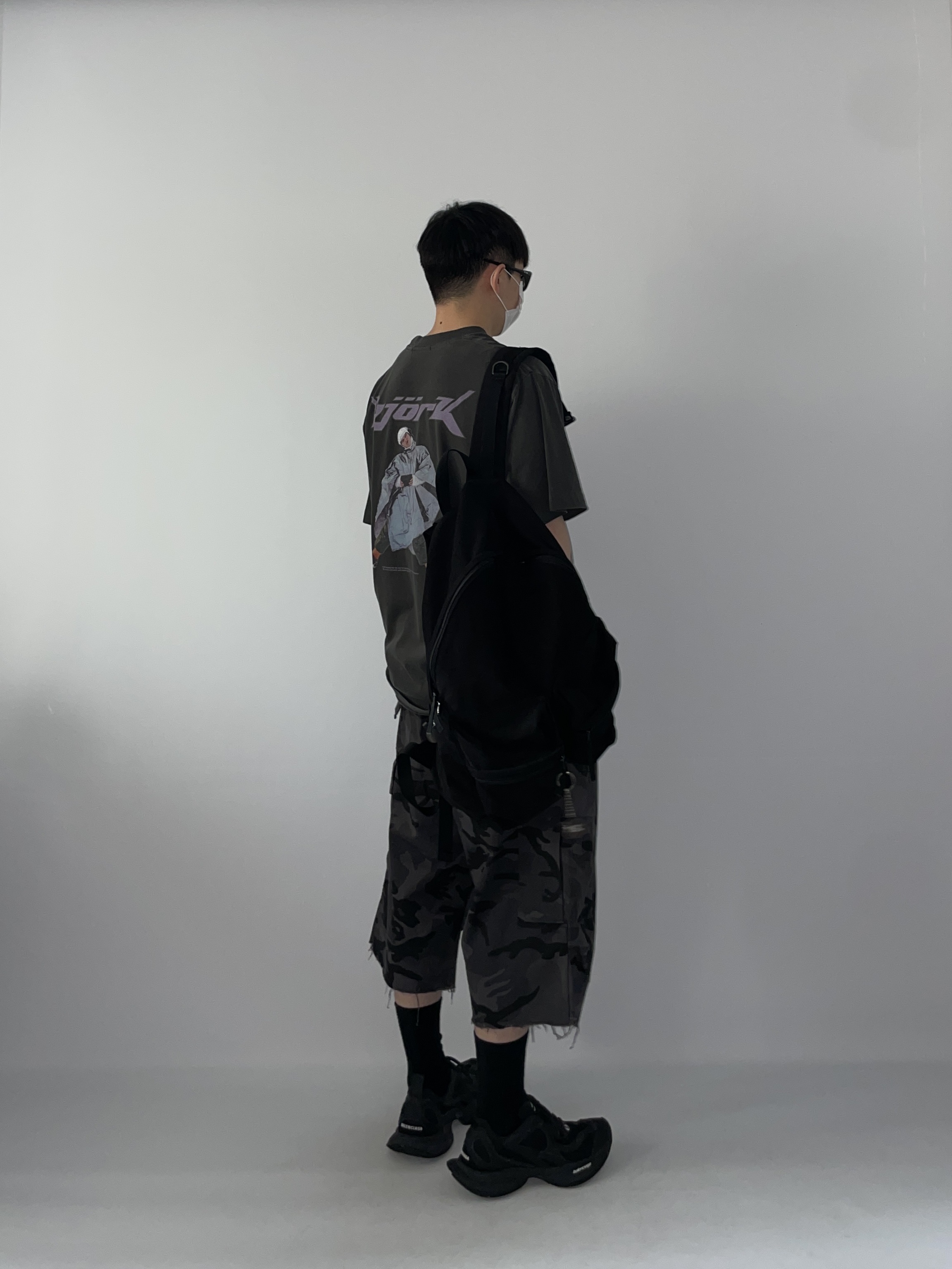 Balenciaga Circuit Sneaker Black 착용 스타일 - 4