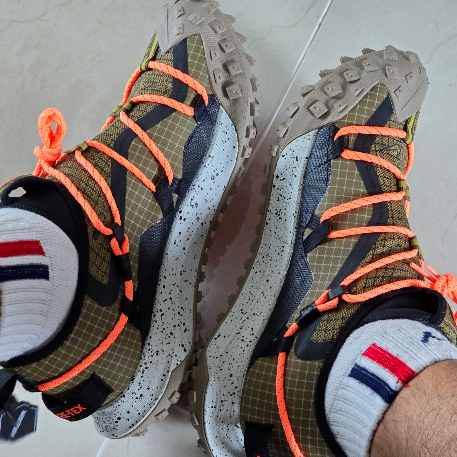 Nike ACG Mountain Fly Low Gore-Tex SE Hazel Rush 착용 스타일 - 1
