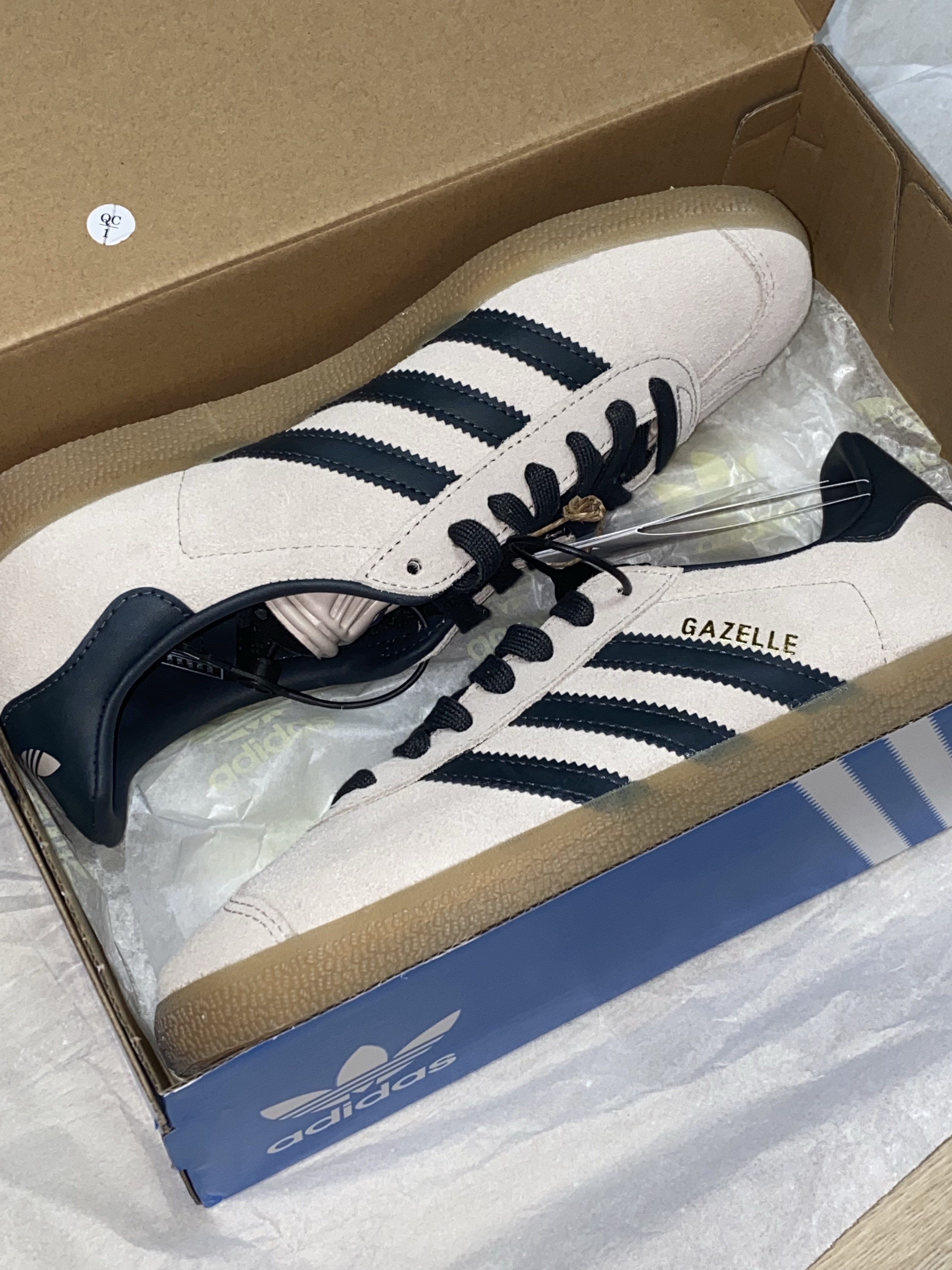 Adidas Gazelle Wonder Taupe Night Indigo 착용 스타일 - 4