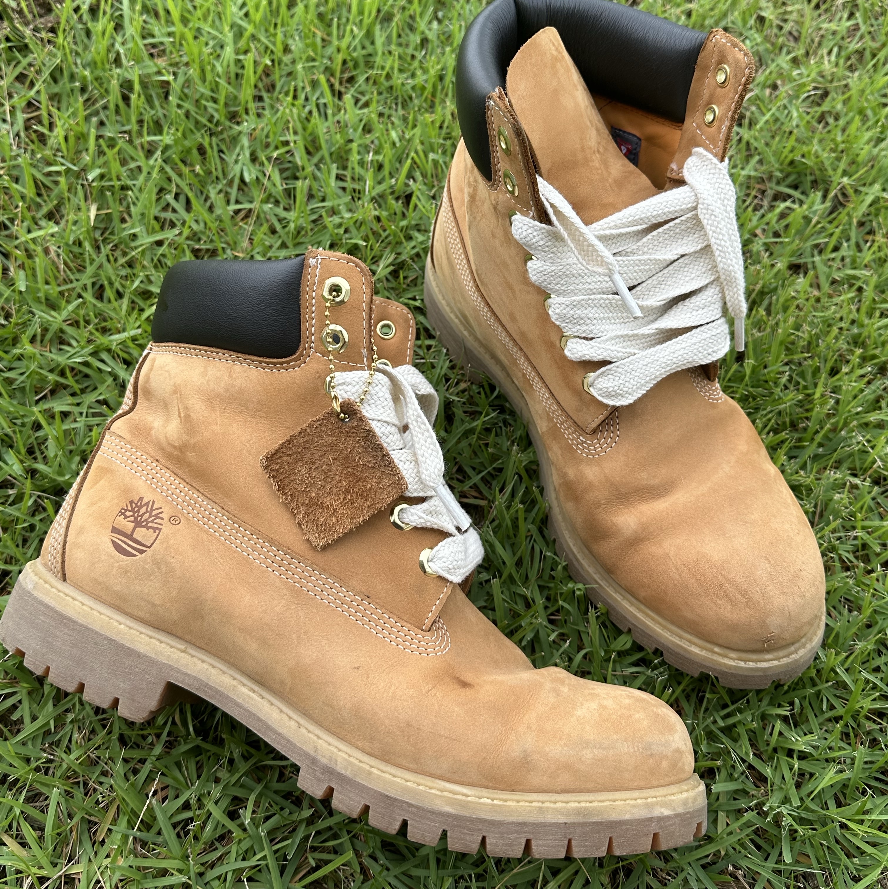 Timberland Premium 6 inch Waterproof Boot Wheat Nubuck - Wide, Timberland Premium 6 inch Waterproof Boot Wheat Nubuck - Medium 착용 스타일 - 1