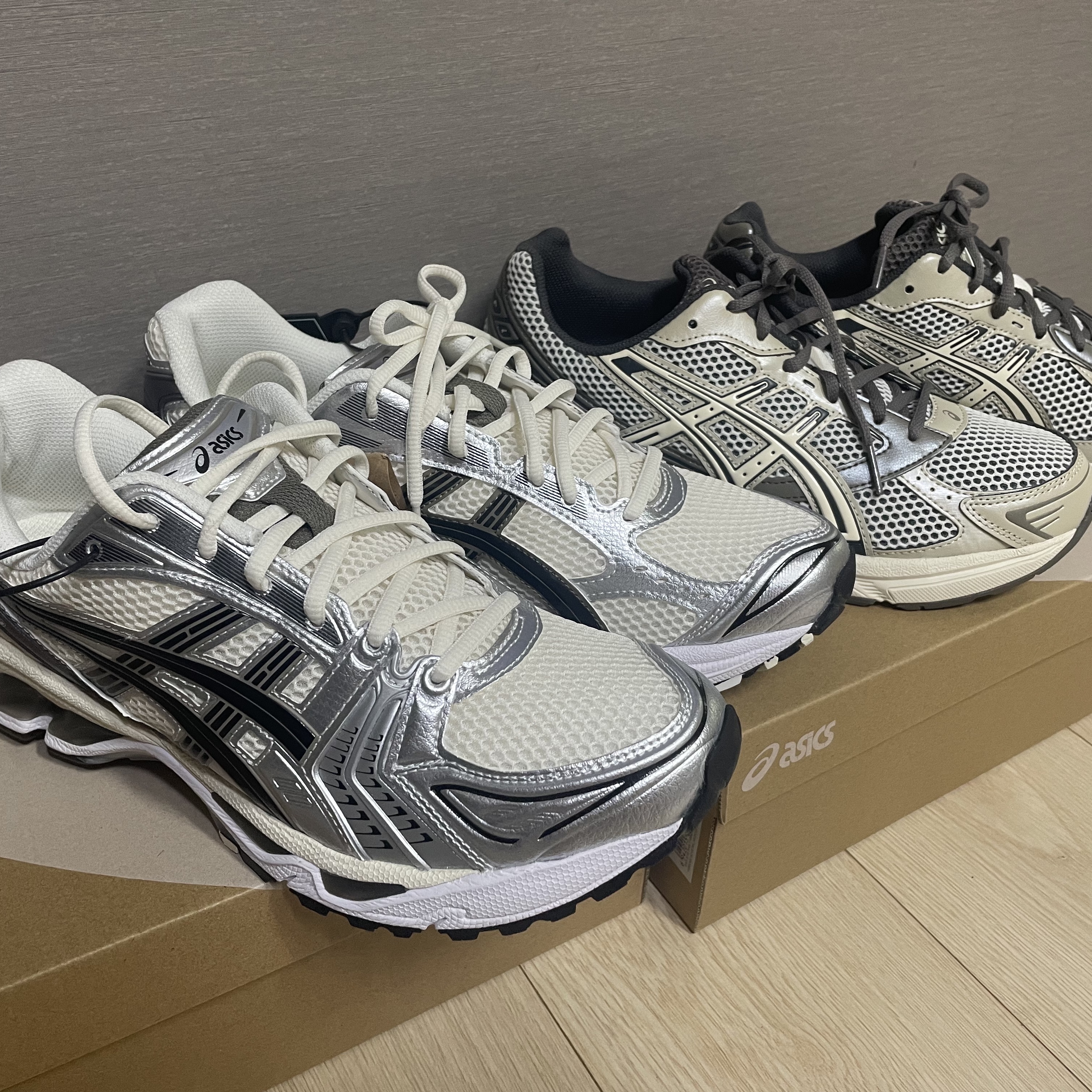 Asics Gel-Kayano 14 Cream Black, Asics Gel-1130 Birch Dark Taupe - Korea Exclusive 착용 스타일 - 1