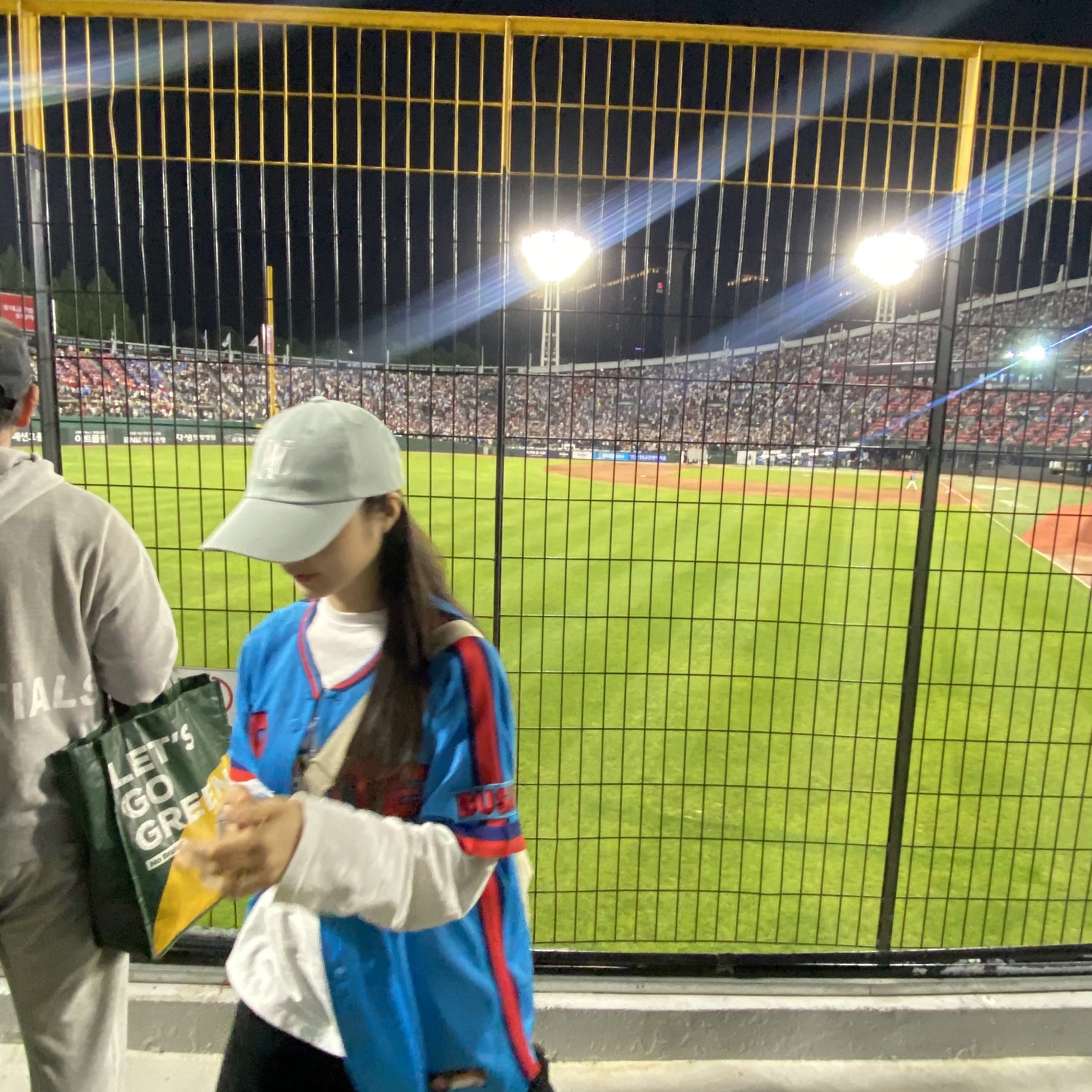 Lotte Giants Champion Away Authentic Uniform Sky Blue (Non Marking Ver.), Uniqlo U Drawstring Shoulder Bag Natural 착용 스타일 - 2