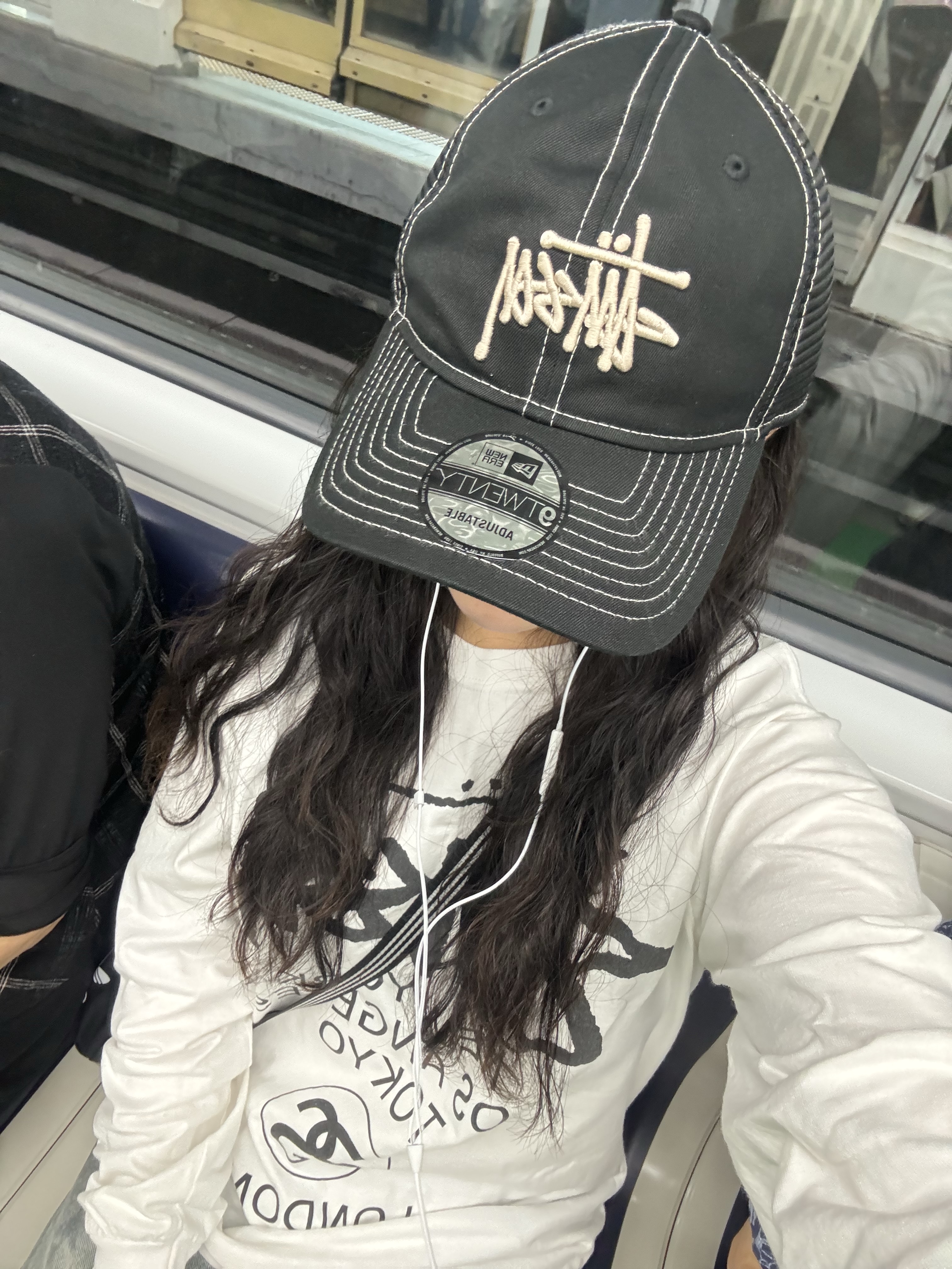 Stussy New Era 9twenty Basic Trucker Black 착용 스타일