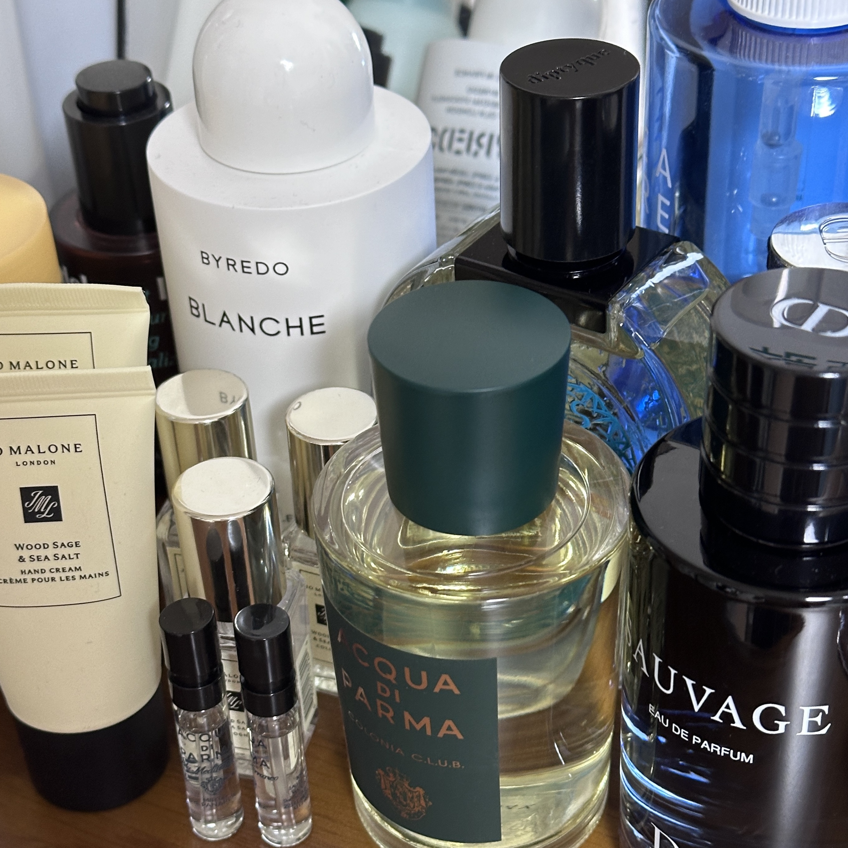 Dior Sauvage Eau De Parfum 100ml, Acqua Di Parma Colonia Club Eau De Cologne 100ml 착용 스타일