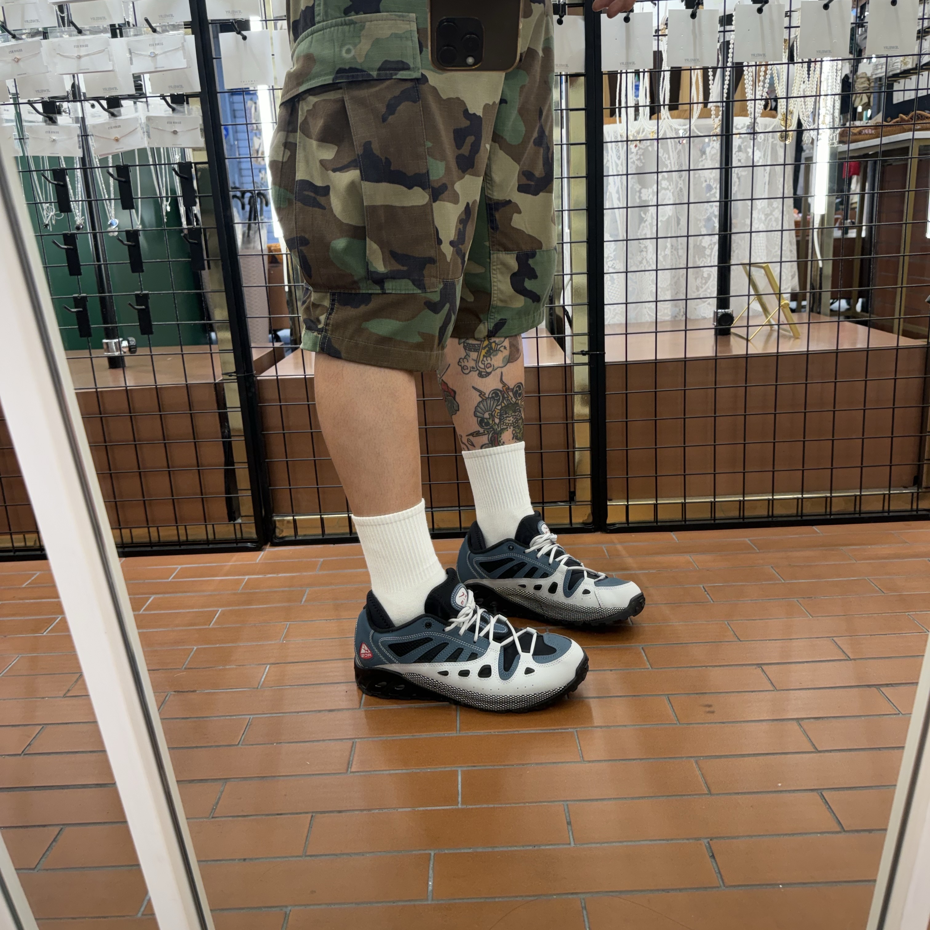 Nike ACG Air Exploraid Neutral Grey and Ash Green 착용 스타일 - 1