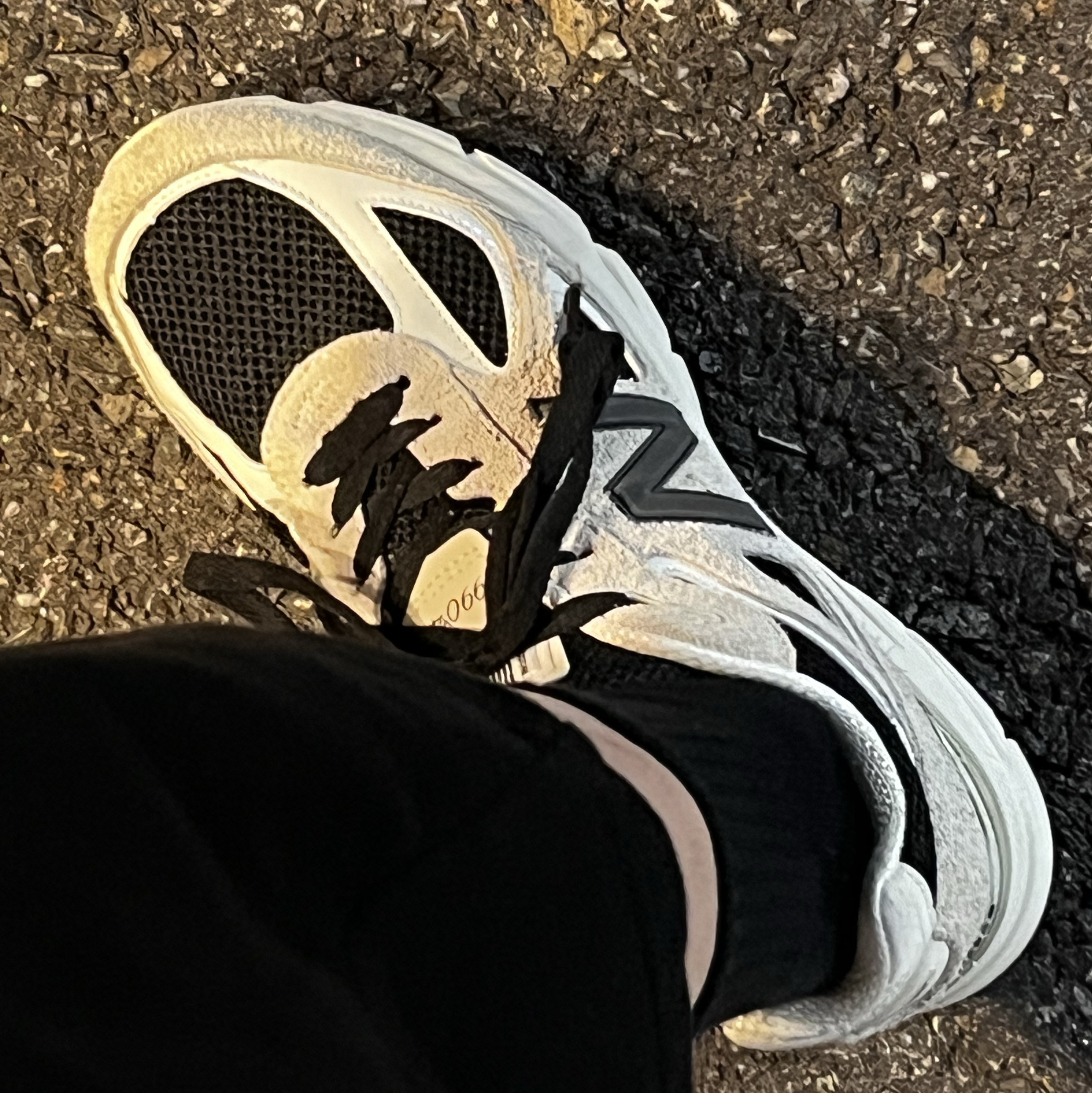 New Balance x Joe Freshgoods 990v4 Made in USA White Black 착용 스타일 - 2