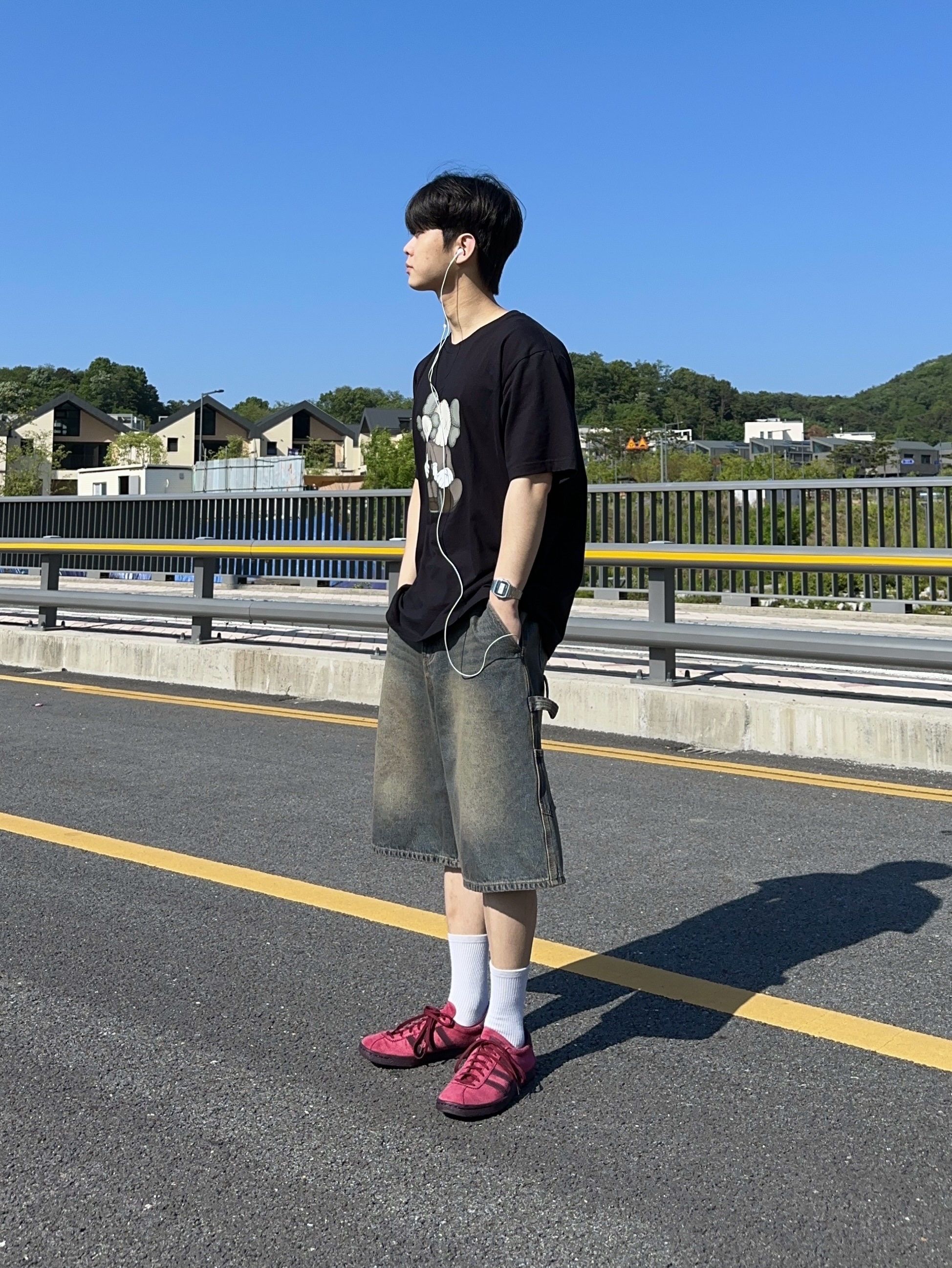 Adidas Tobacco Gruen Collegiate Burgundy 착용 스타일 - 2