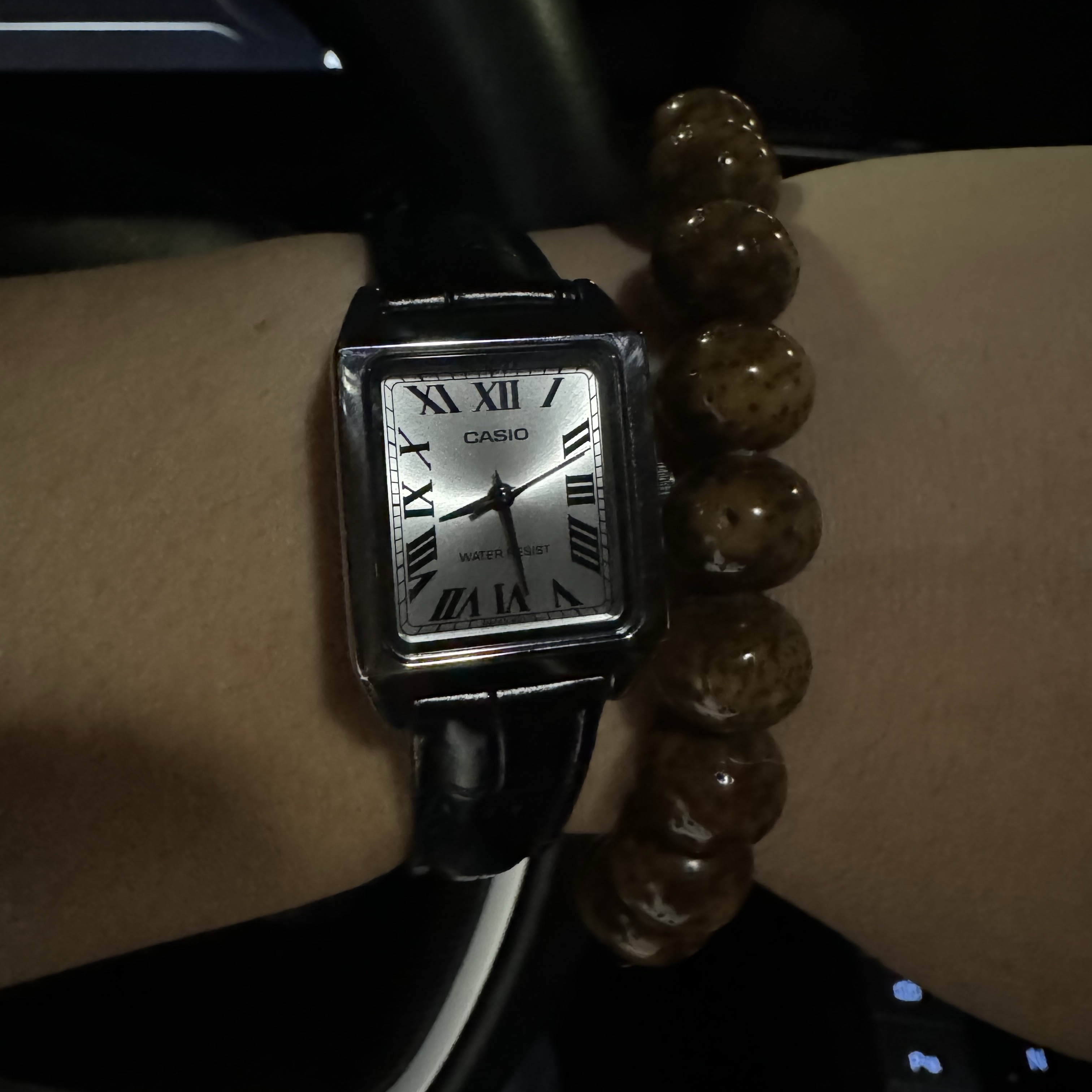 Casio LTP-V007L-7B1 착용 스타일