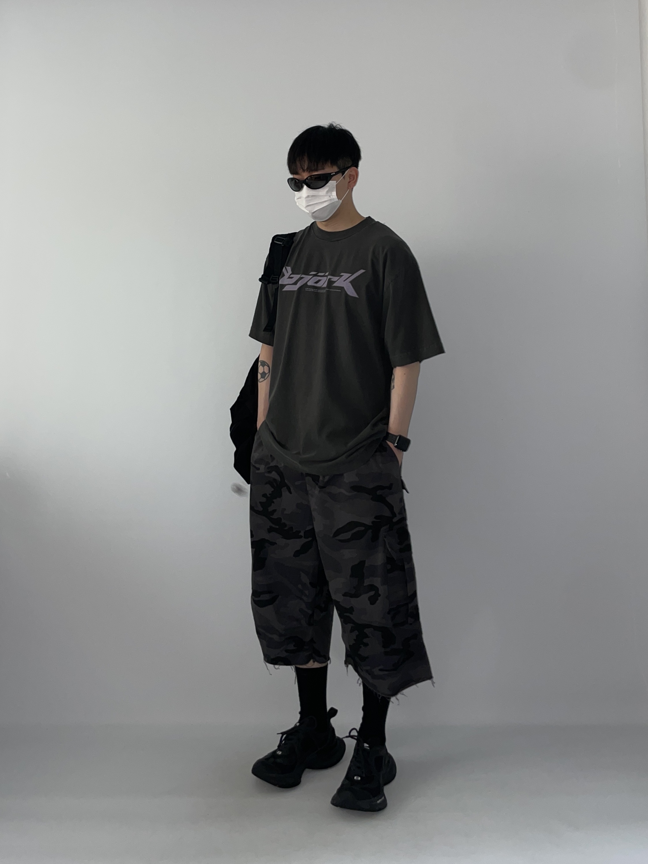 Balenciaga Circuit Sneaker Black 착용 스타일 - 1
