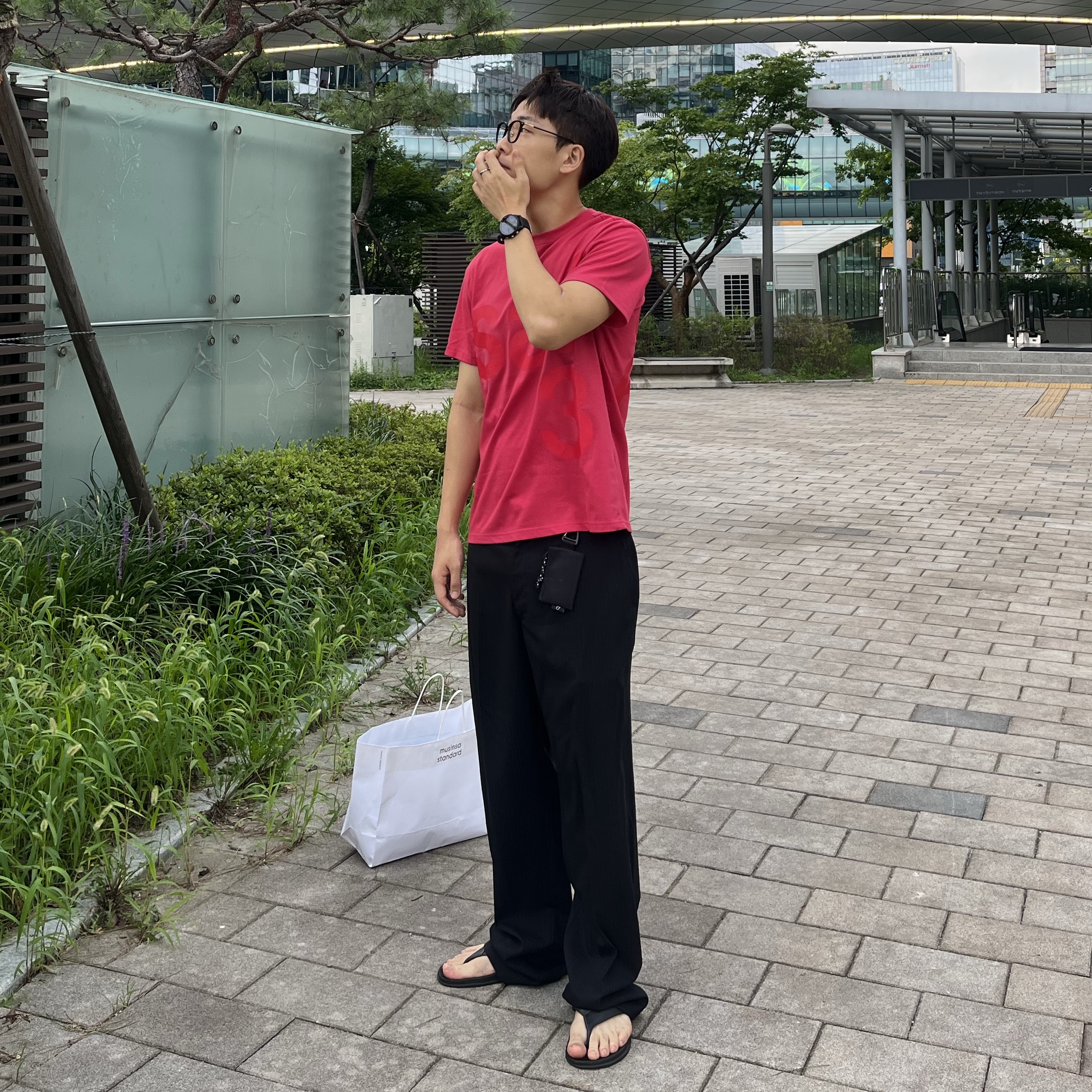[KREAM 단독] Safarispot Basic Safari T-Shirt Red 착용 스타일