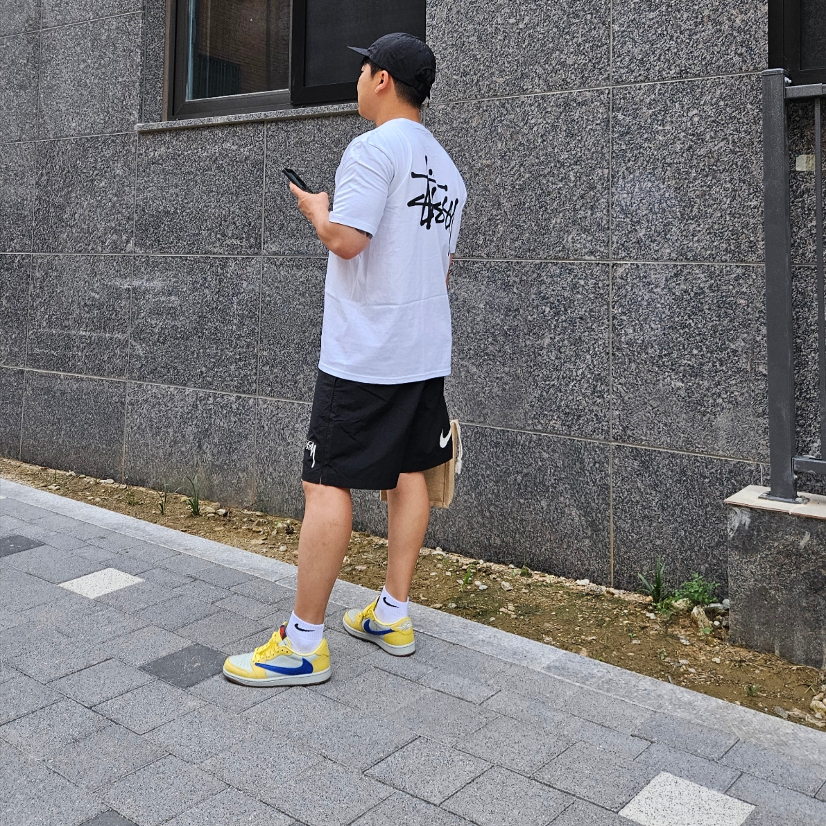 Nike x Stussy Shorts Black (FJ9167-010), Stussy Basic Stussy T-Shirt White 2024, 2025 착용 스타일