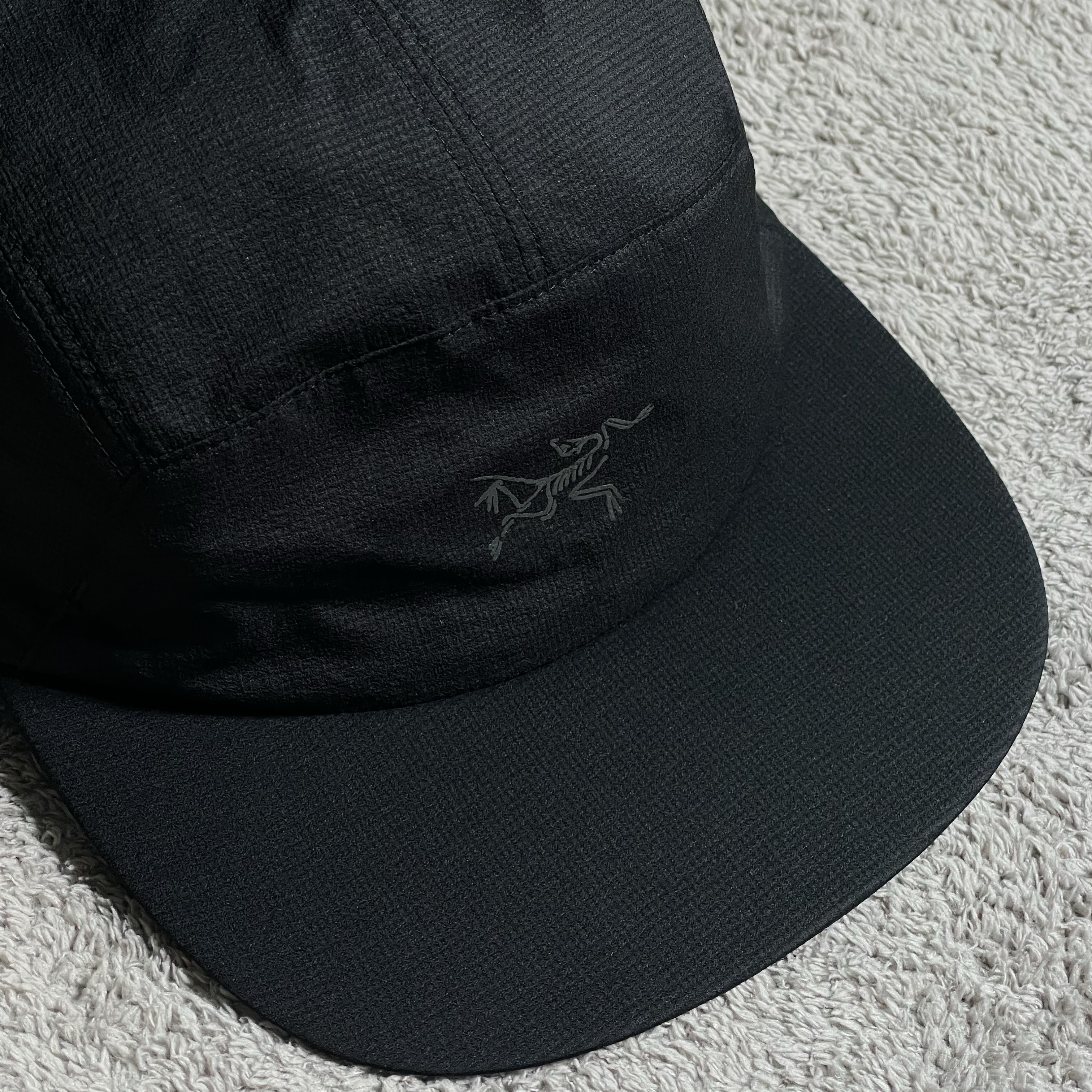 Arc'teryx Norvan Regular Brim Hat Black 착용 스타일
