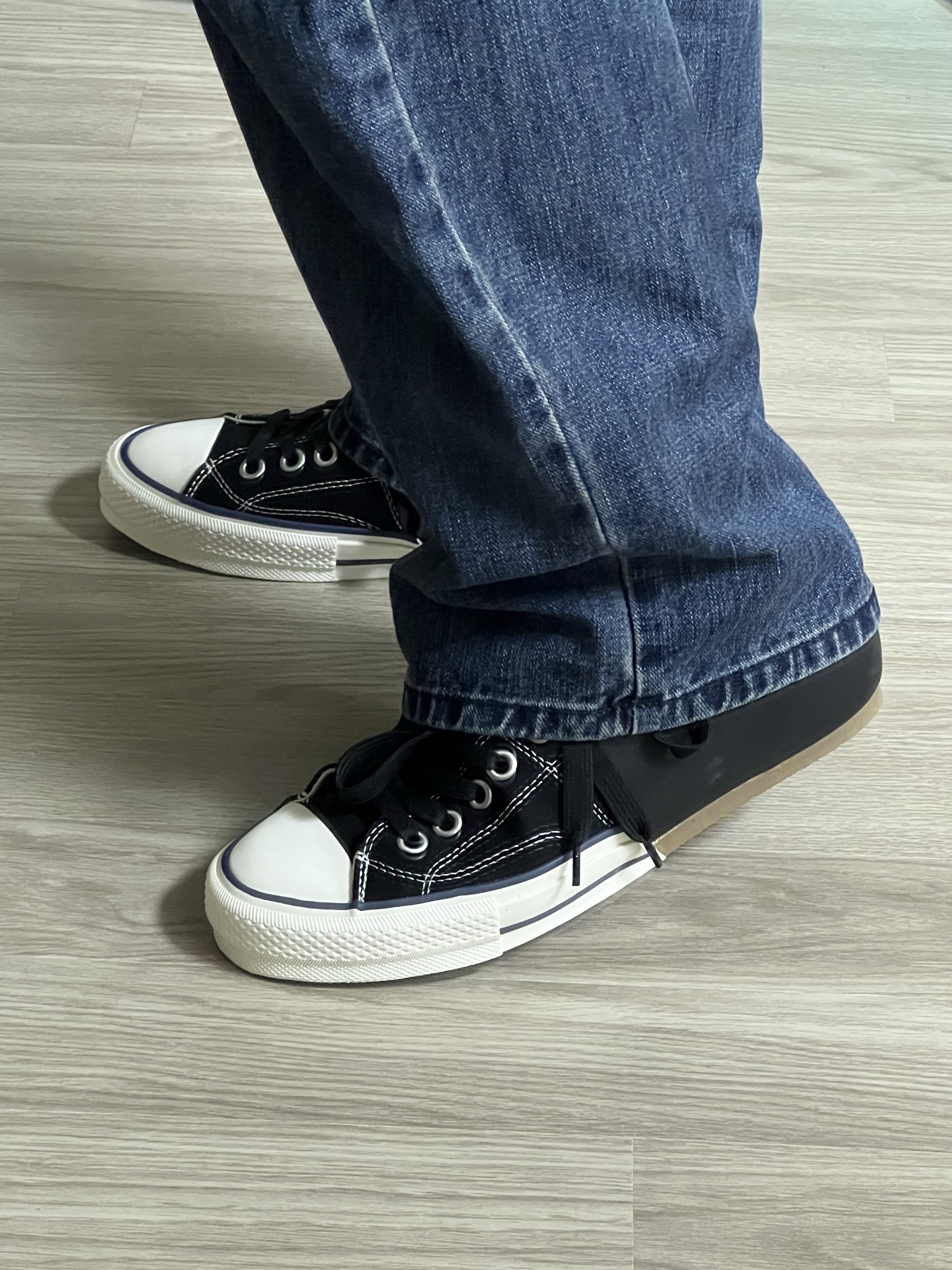 Maison Mihara Yasuhiro x Nigel Cabourn Leather Bowling Sneakers Black 착용 스타일 - 2