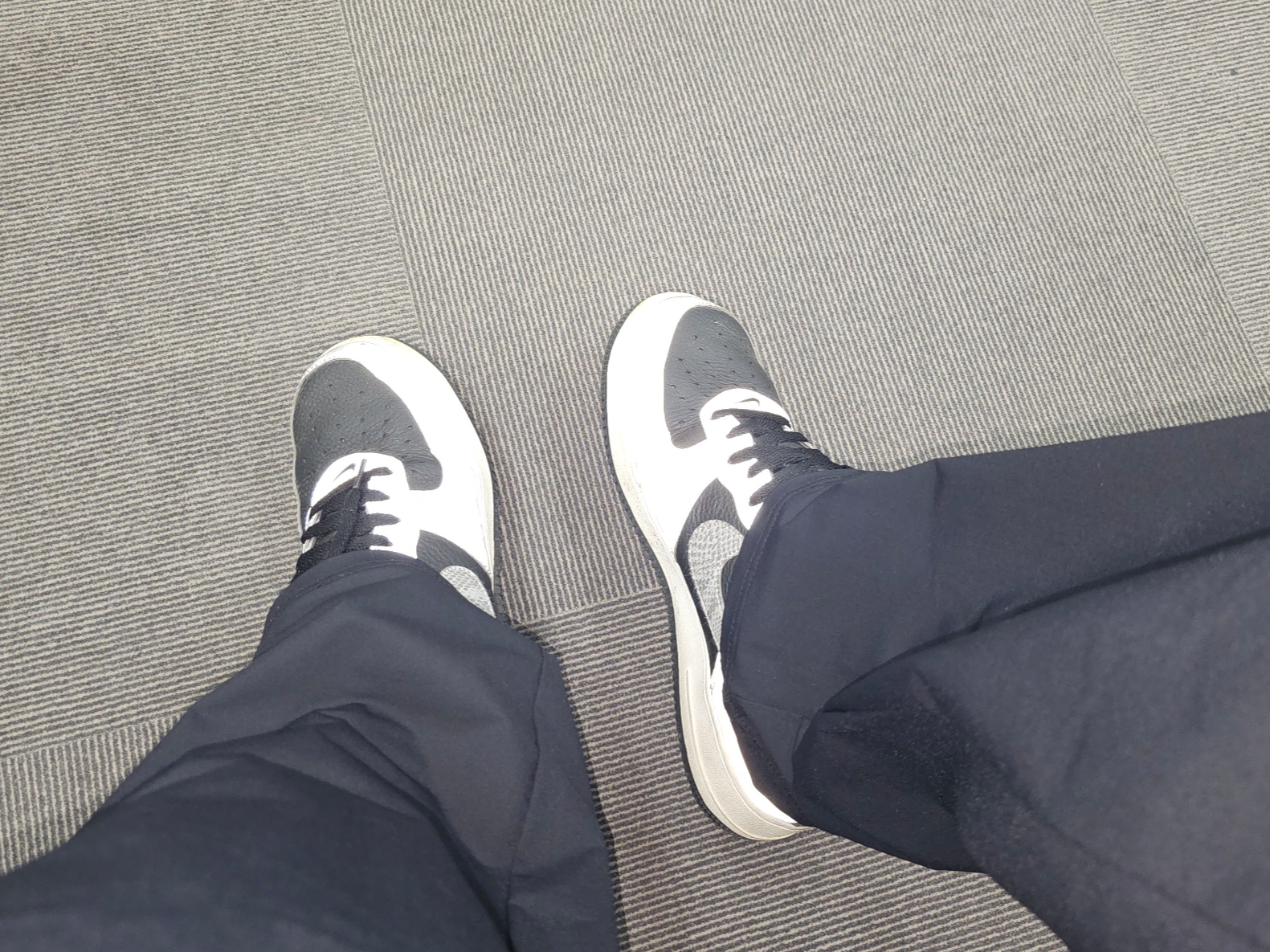 Nike Air Force 1 B Silver Snake 착용 스타일