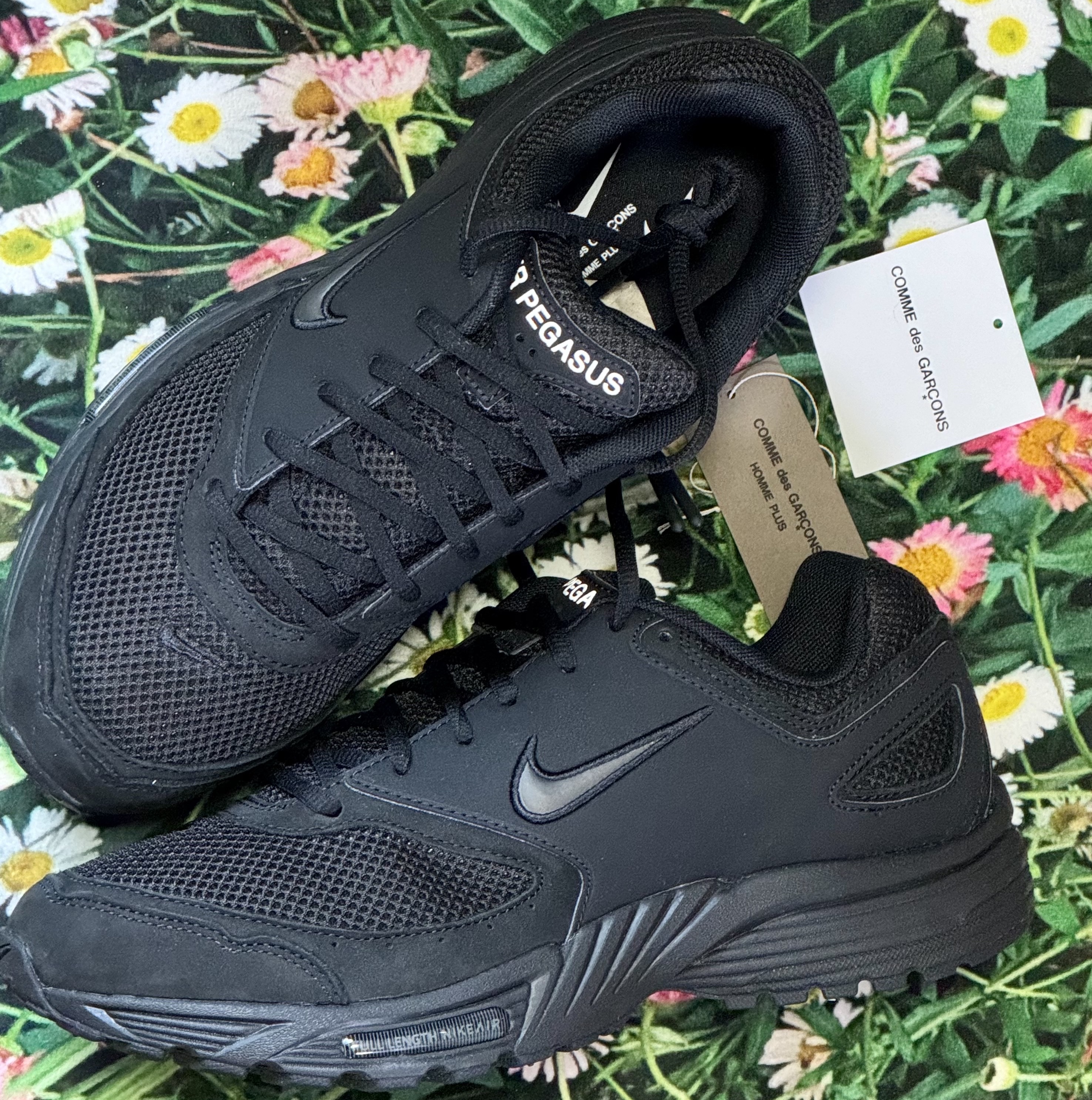 Nike x Comme des Garcons Homme Plus Air Pegasus 2005 Black, Nike x Comme des Garcons Homme Plus Air Pegasus 2005 White 착용 스타일 - 1