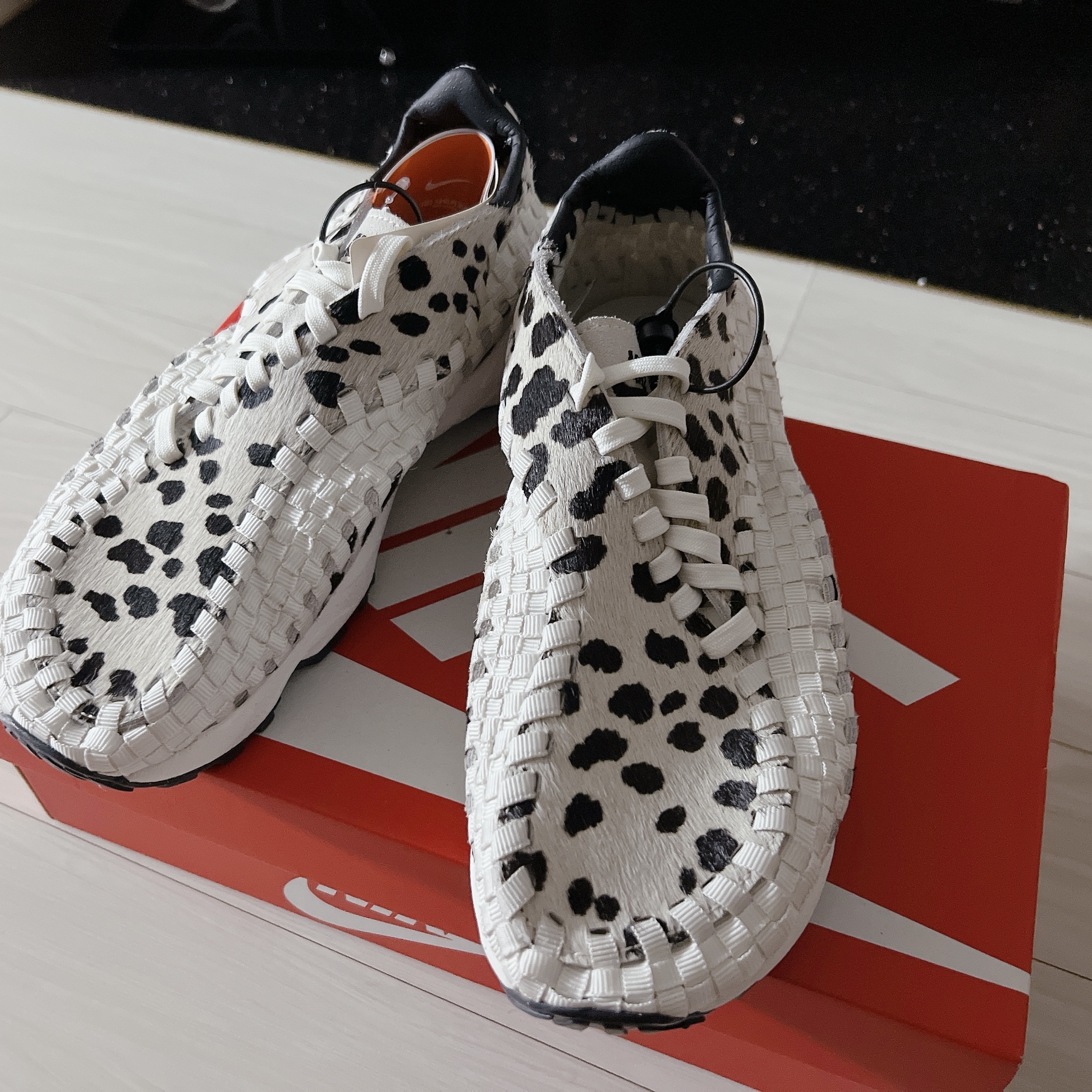 (W) Nike Air Footscape Woven Sail and Black 착용 스타일