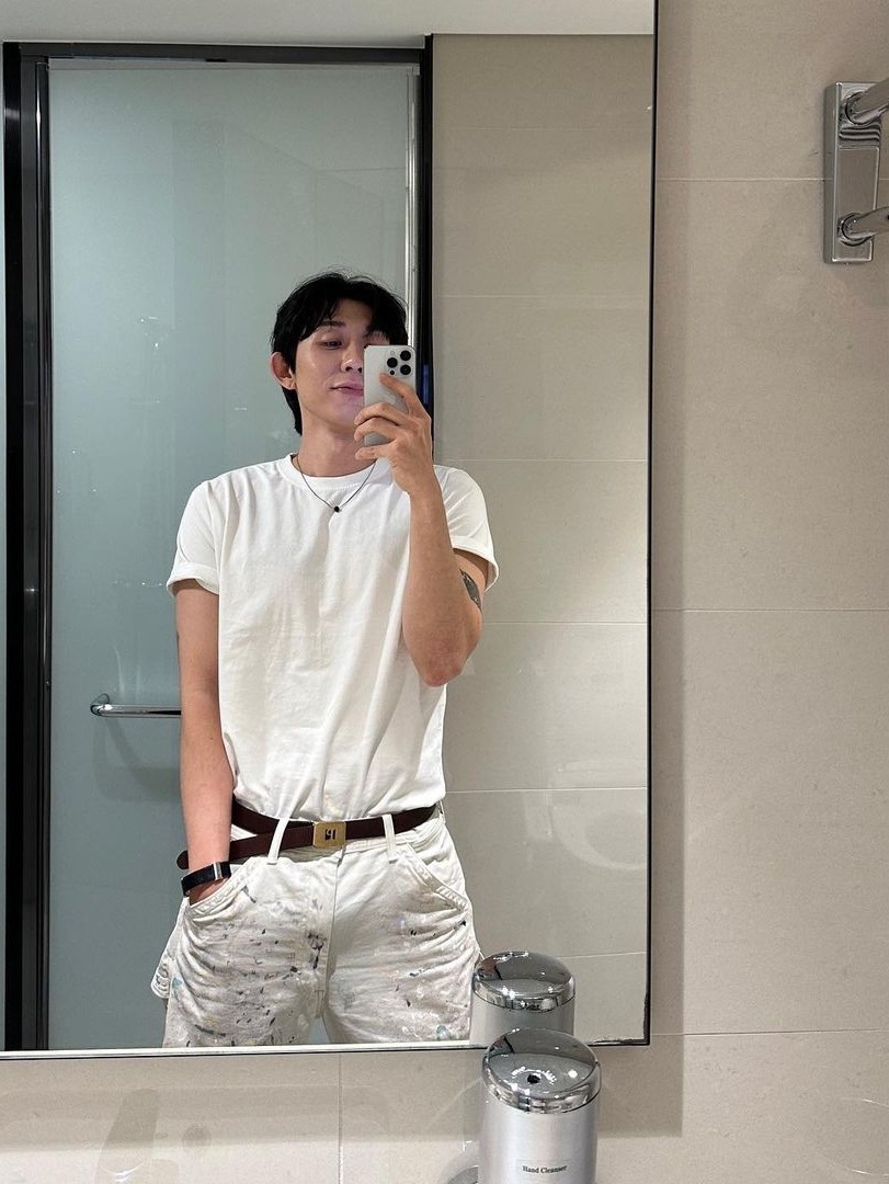Wooyoungmi Cotton Back Logo T-Shirt White - 24SS, Supreme Small Box T-Shirt White - 24SS 착용 스타일 - 2
