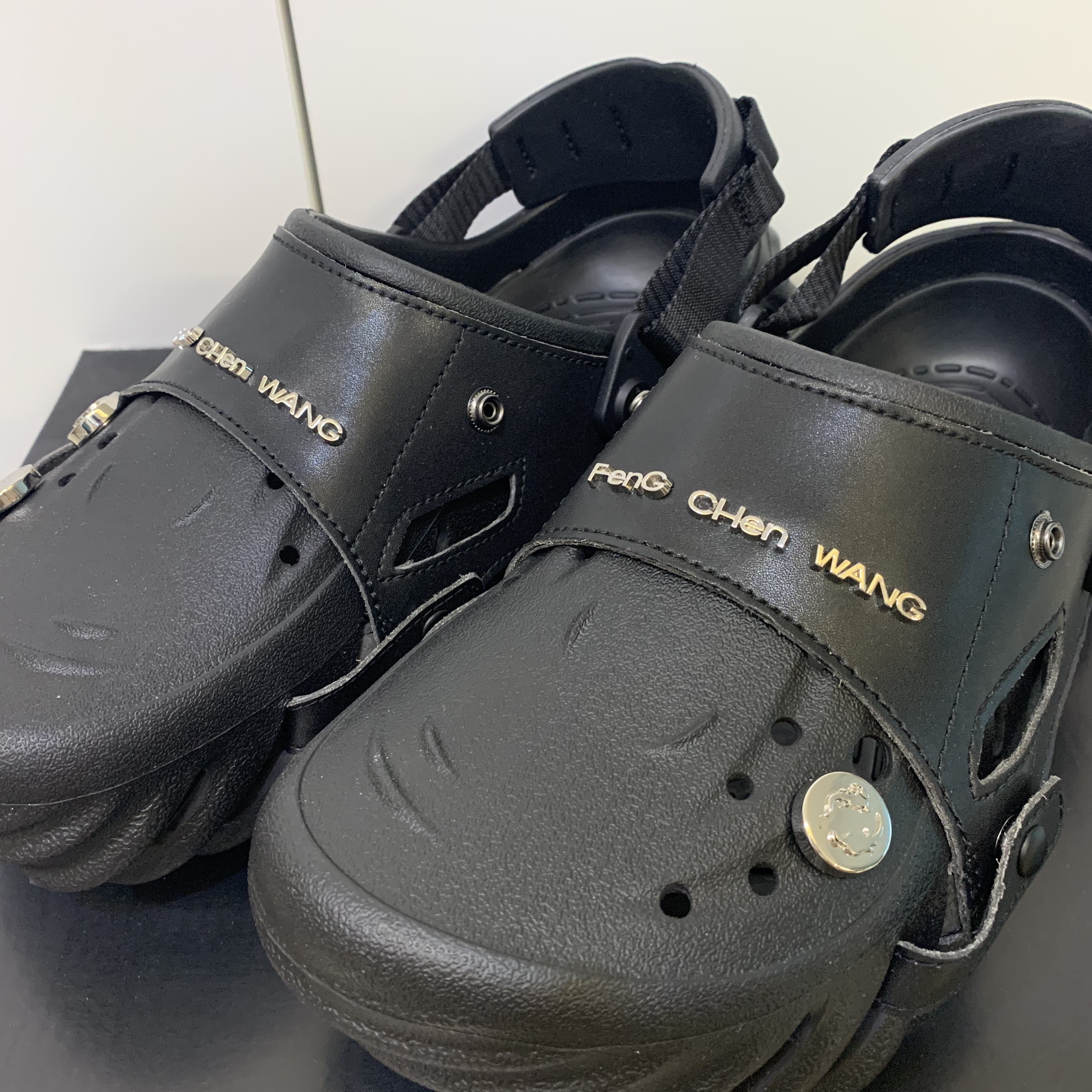 Crocs x Feng Chen Wang Echo Clog Black 착용 스타일