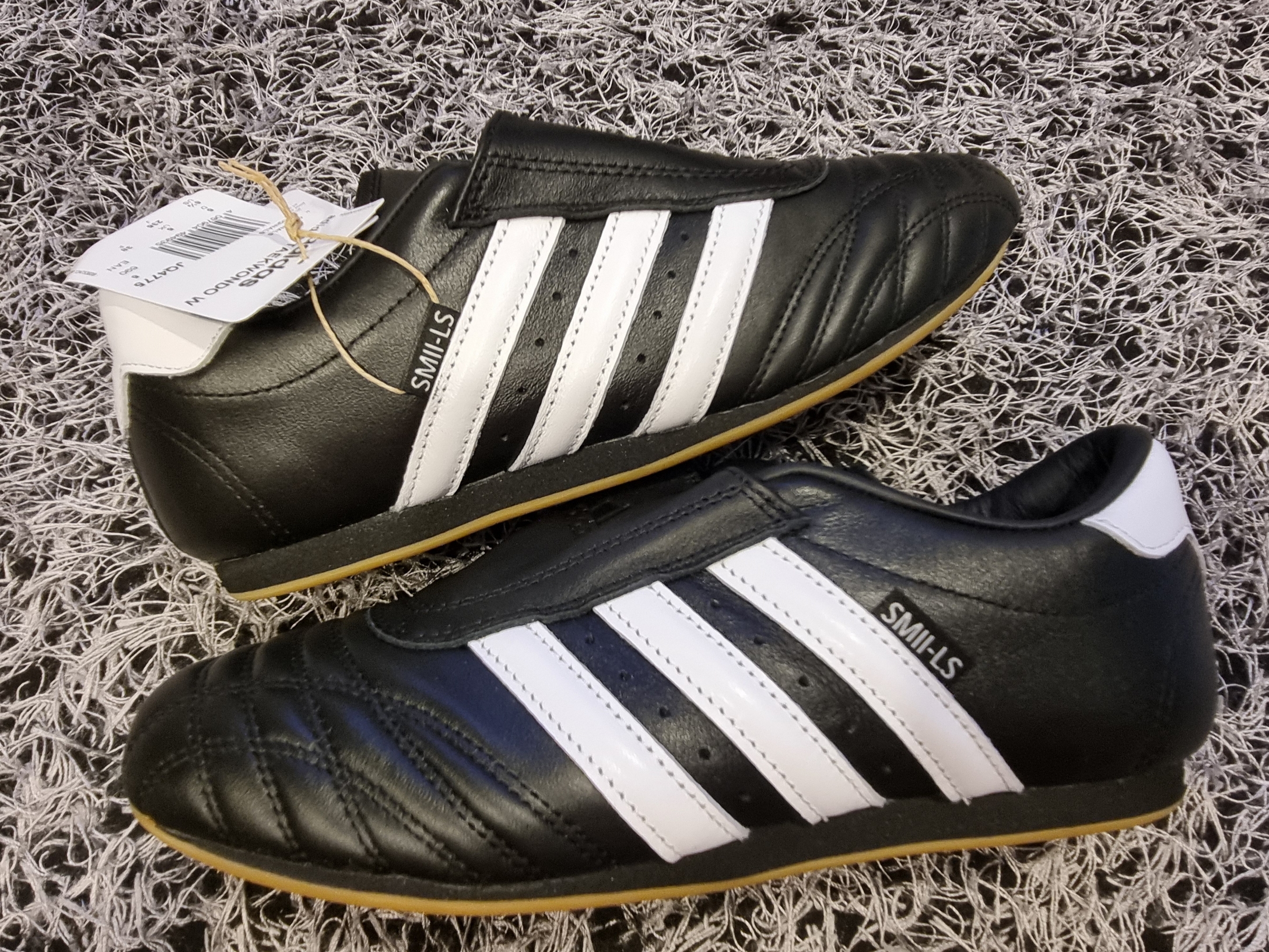 (W) Adidas Taekwondo Core Black Cloud White 착용 스타일 - 2