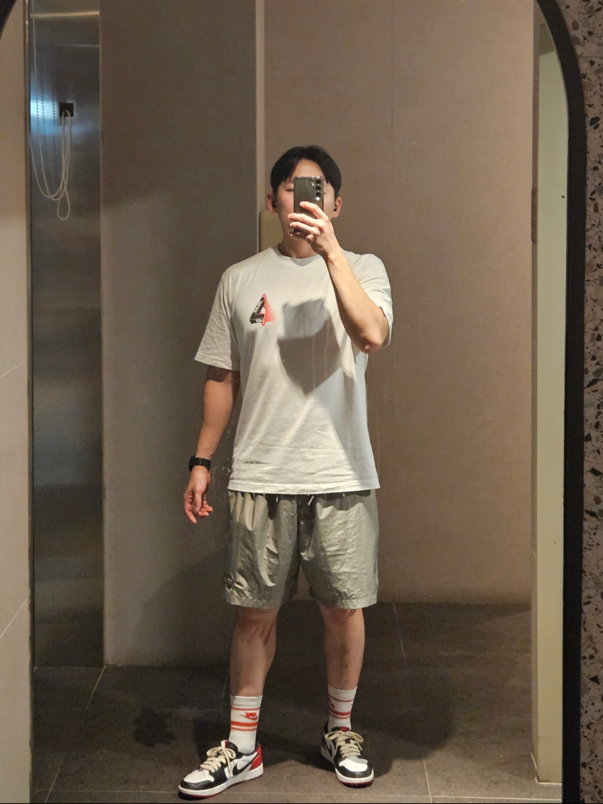 Palace Tri-Void T-Shirt White - 23FW, IAB Studio Woven Shorts Gray 착용 스타일