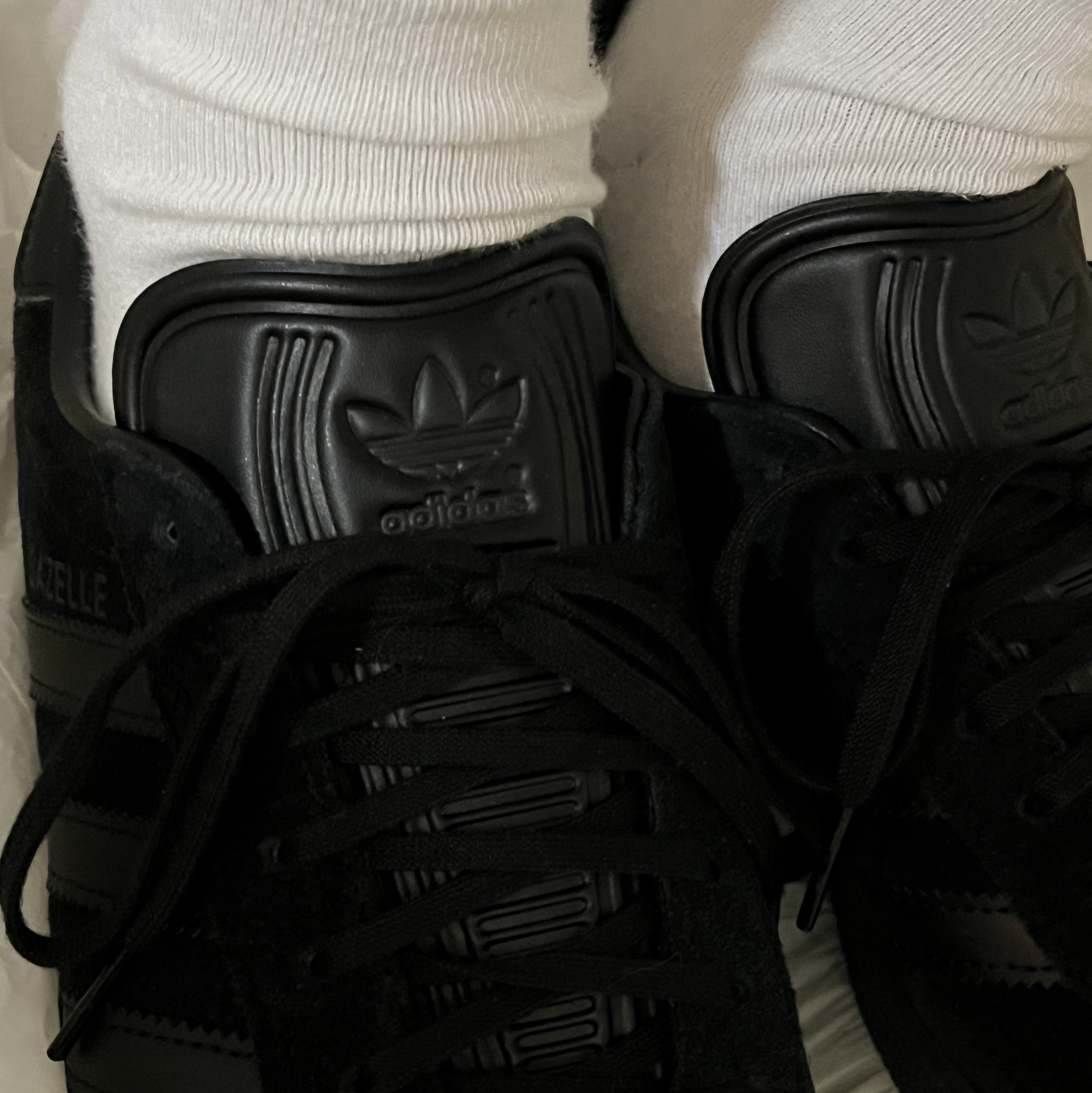 Adidas Gazelle Triple Black 착용 스타일