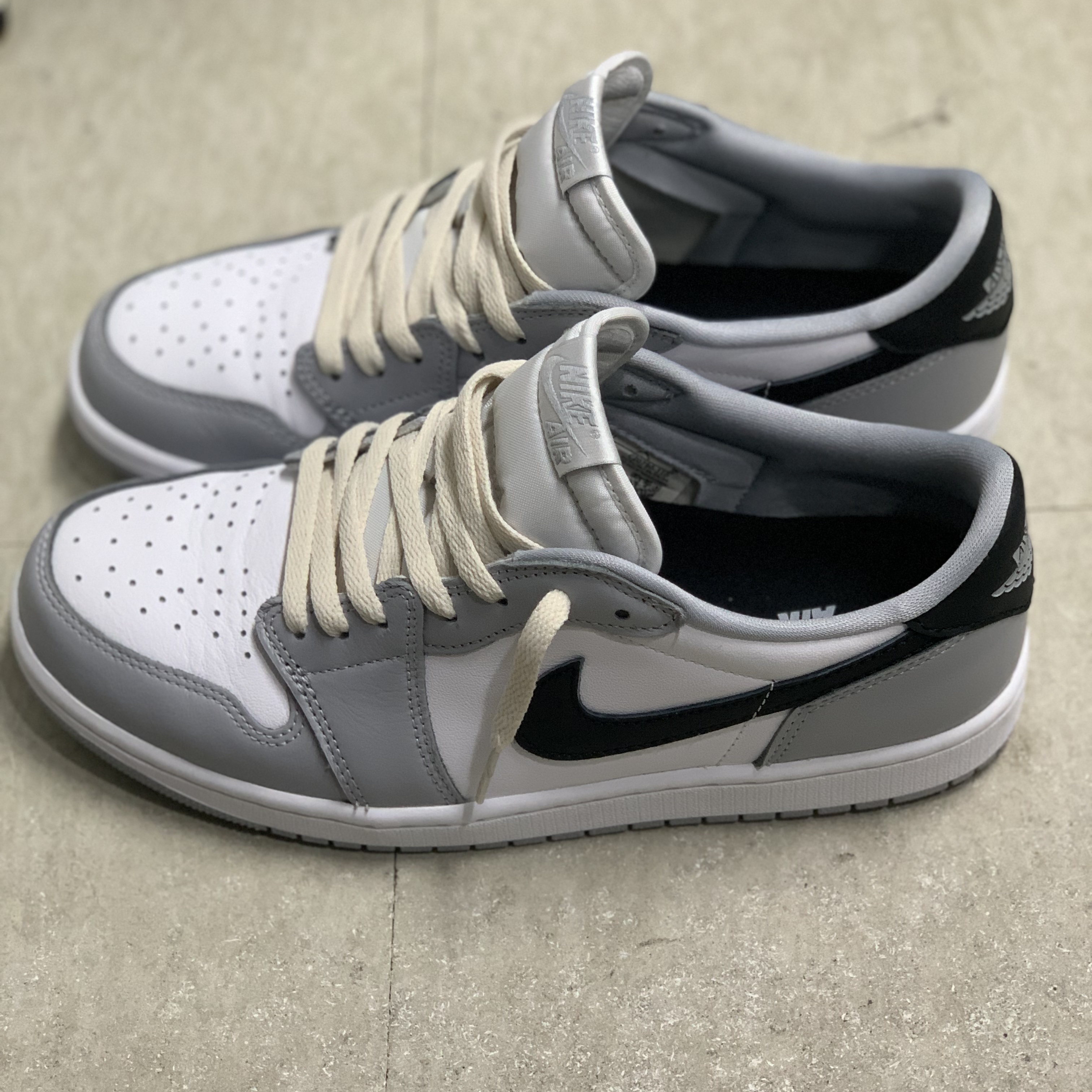 Jordan 1 Retro Low OG Wolf Grey and White 착용 스타일