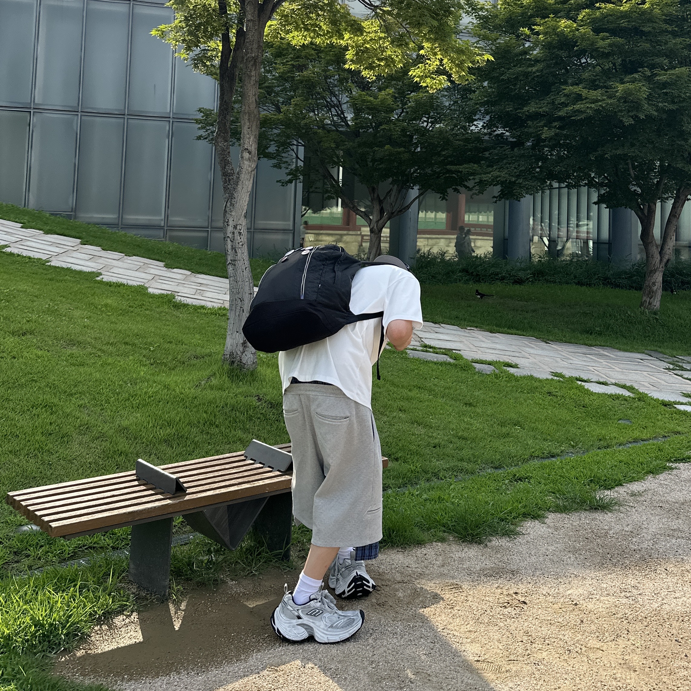 Balenciaga 10XL Sneakers White Grey Silver Black, Supreme Gold Cross S Logo New Era Black - 24SS 착용 스타일 - 2