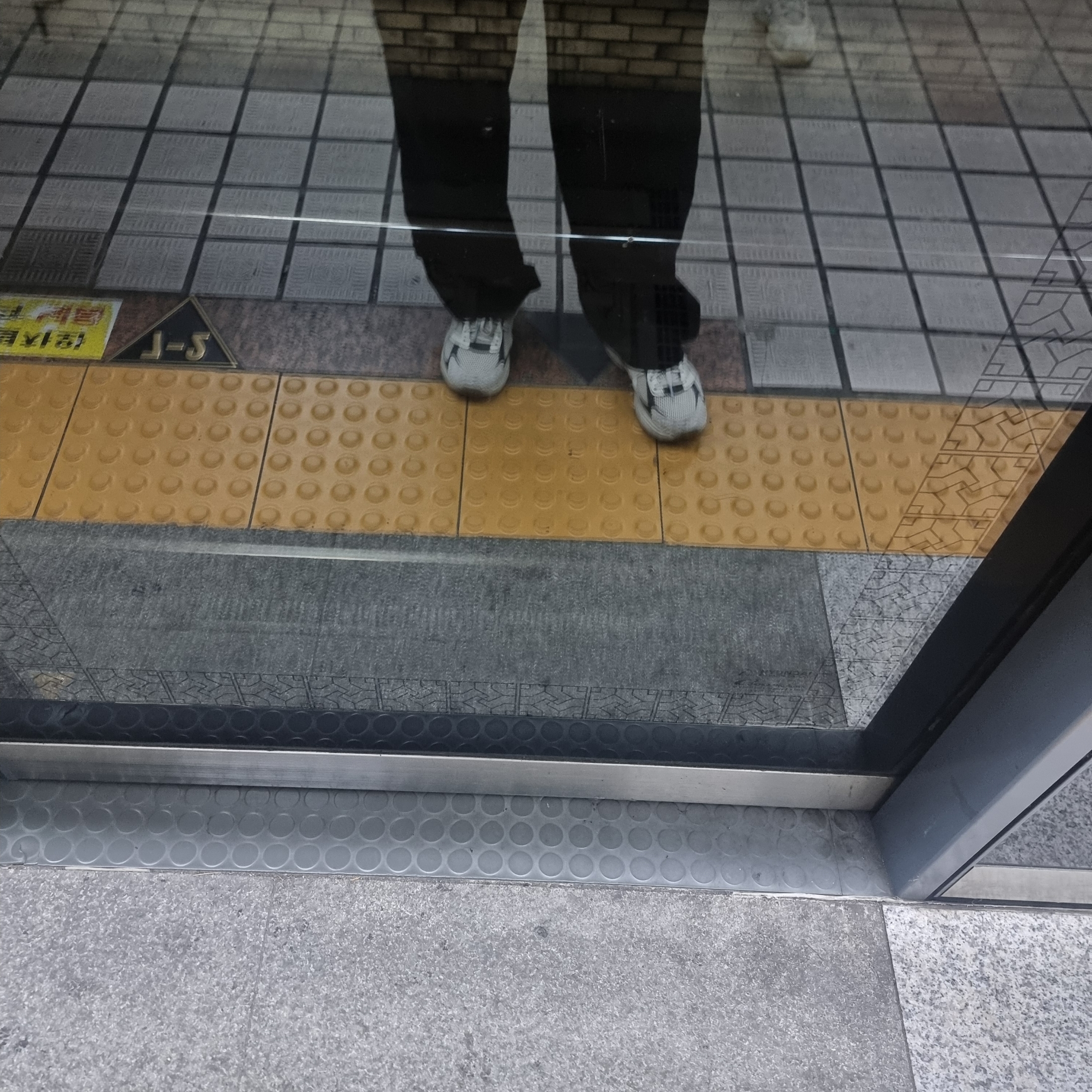 Asics x Hal Studios Gel-1130 MK-III Glacier 착용 스타일