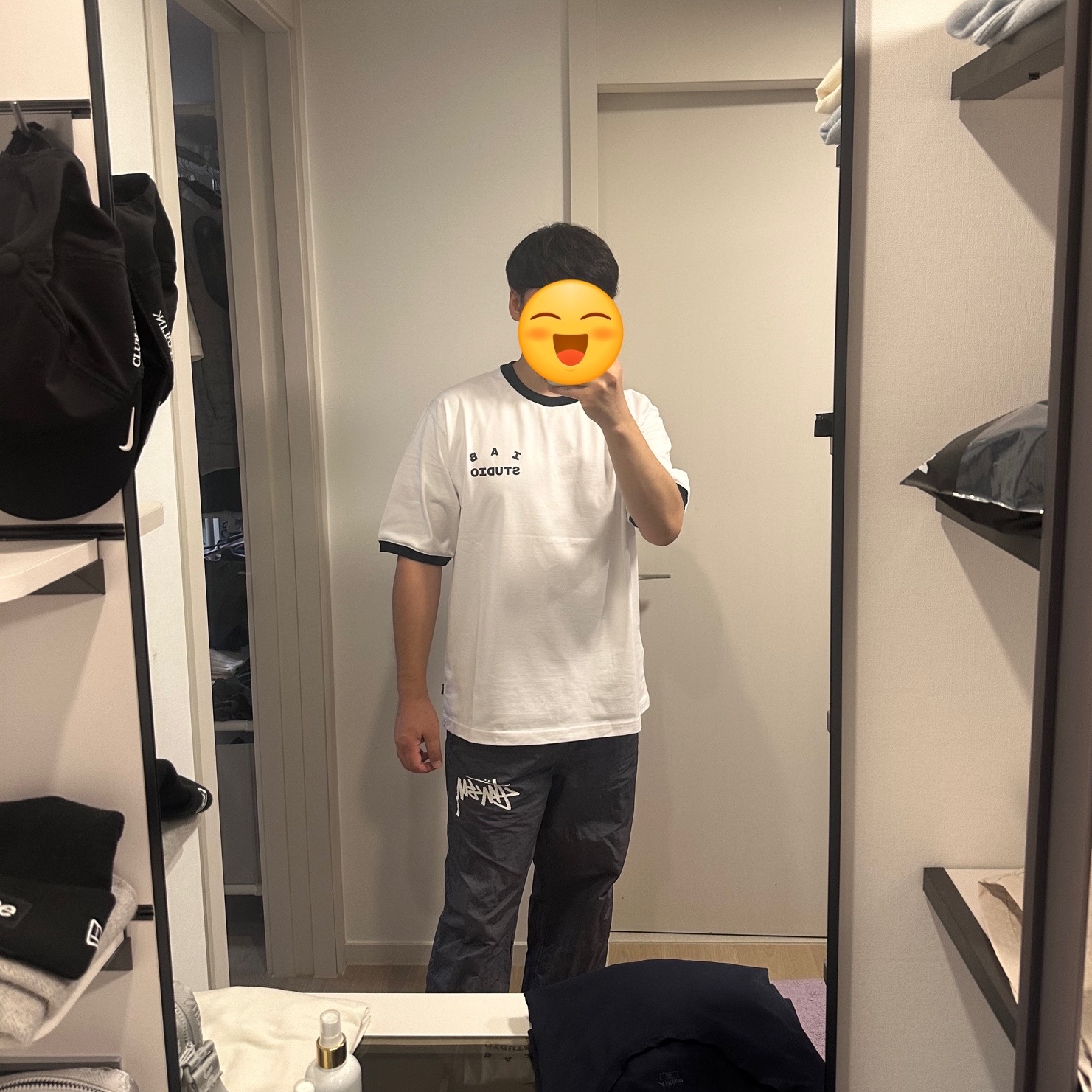 IAB Studio Established T-Shirt White Black, Nike x Stussy Beach Pants Off Noir 착용 스타일