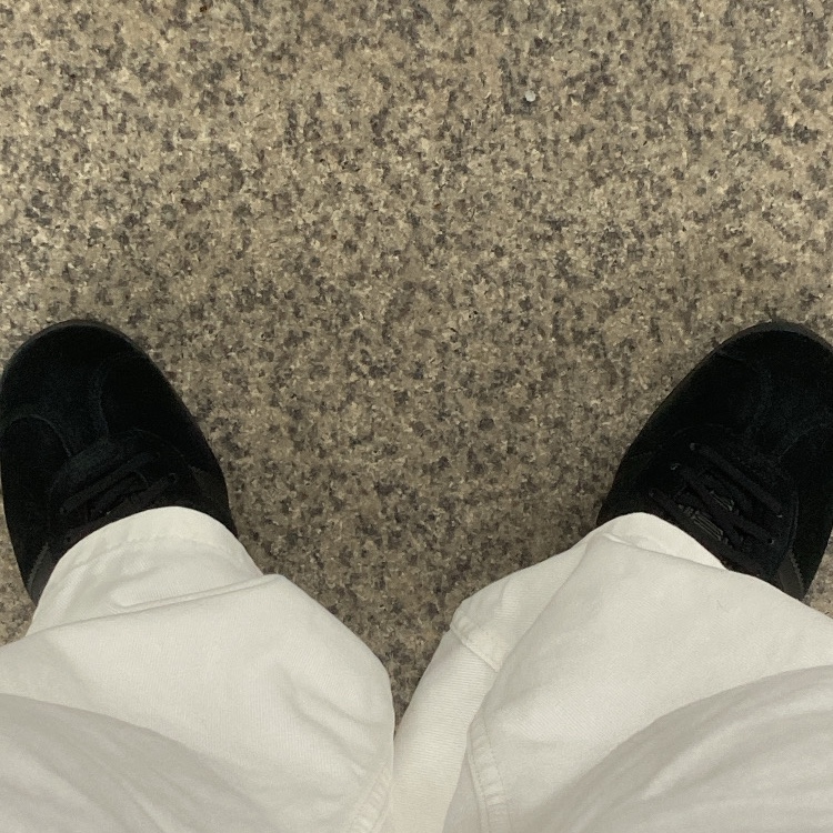 Adidas Gazelle Triple Black 착용 스타일