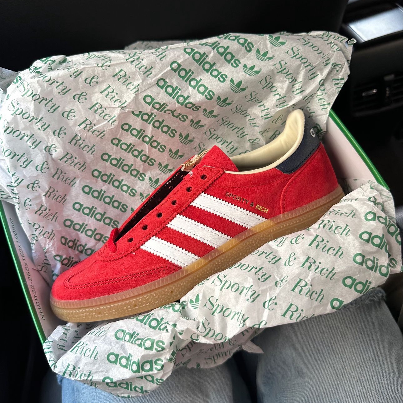Adidas x Sporty & Rich Spezial Handball Collegiate Red Night Indigo, Adidas x Sporty & Rich Samba OG Cloud White Night Indigo 착용 스타일 - 1