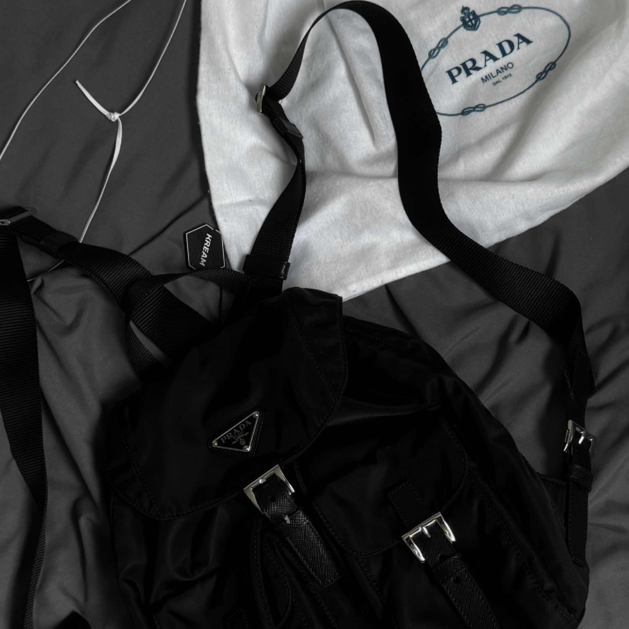 Prada Re-Nylon Small Backpack Black 착용 스타일