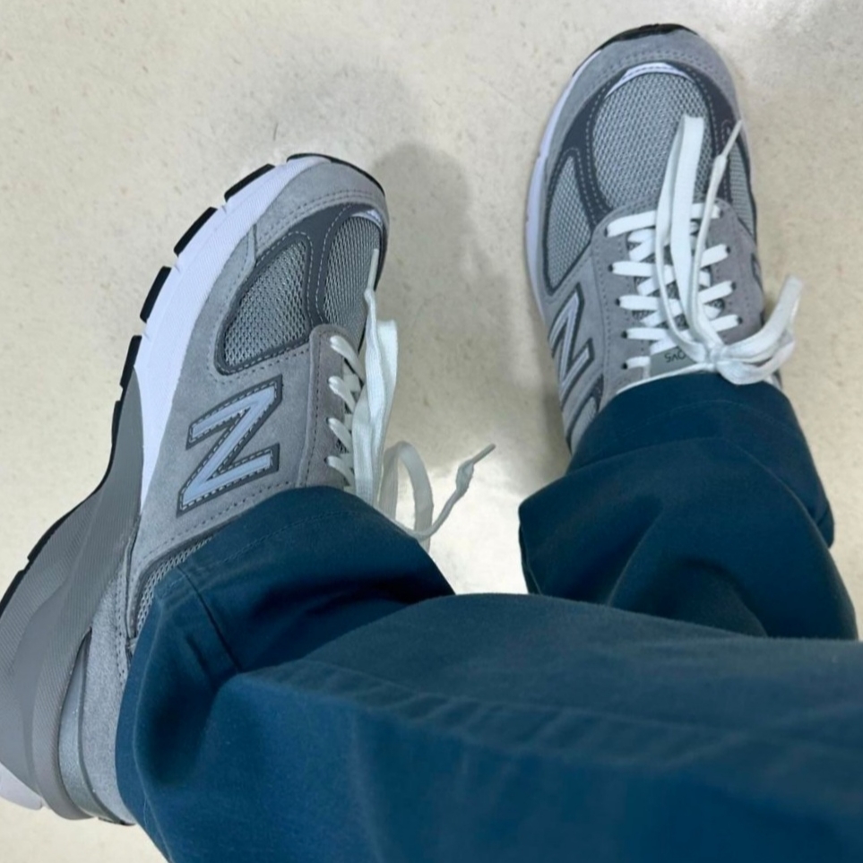 New Balance 990v5 Made in USA Grey - D Standard 착용 스타일