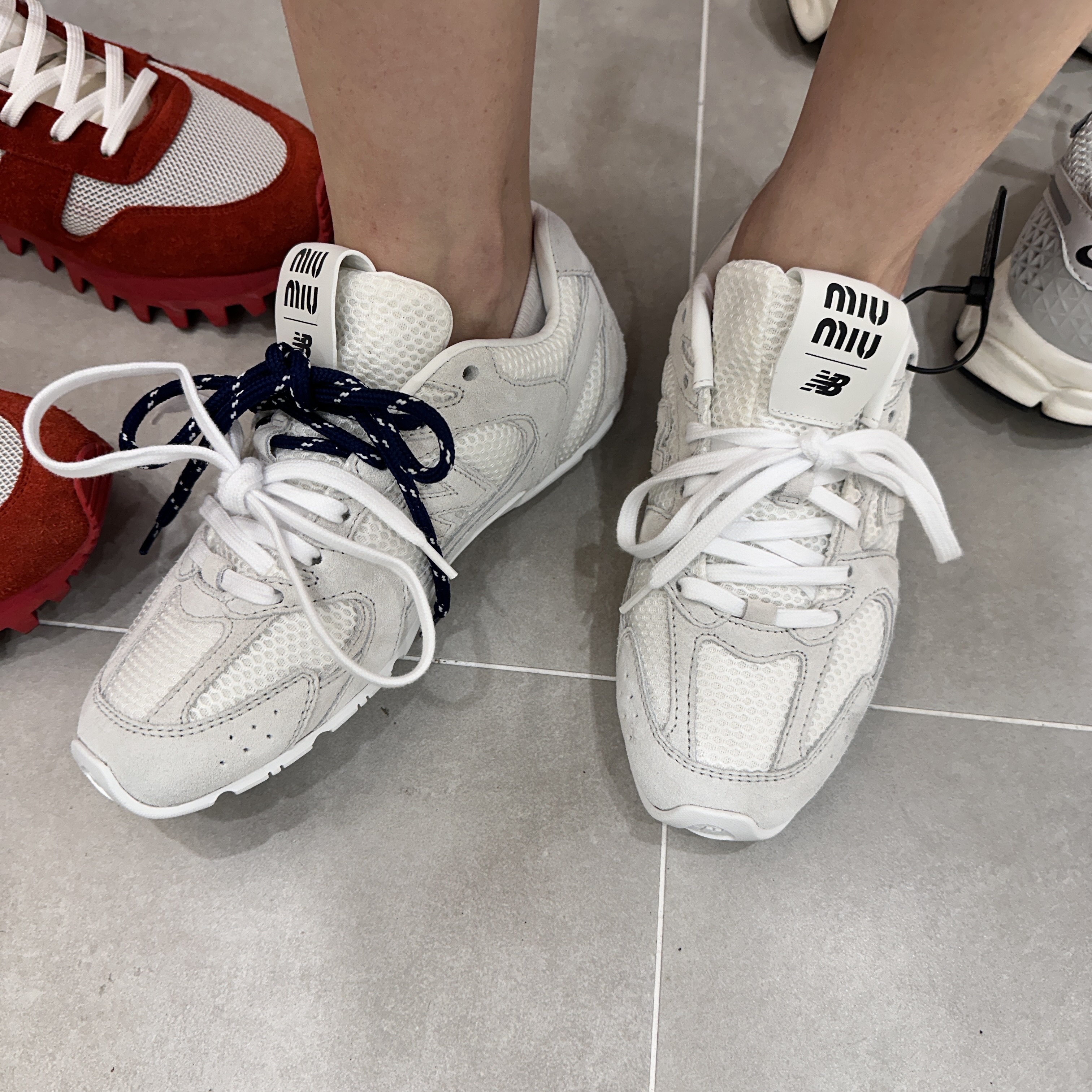 (W) New Balance x Miu Miu 530 Suede Mesh Sneakers White 착용 스타일