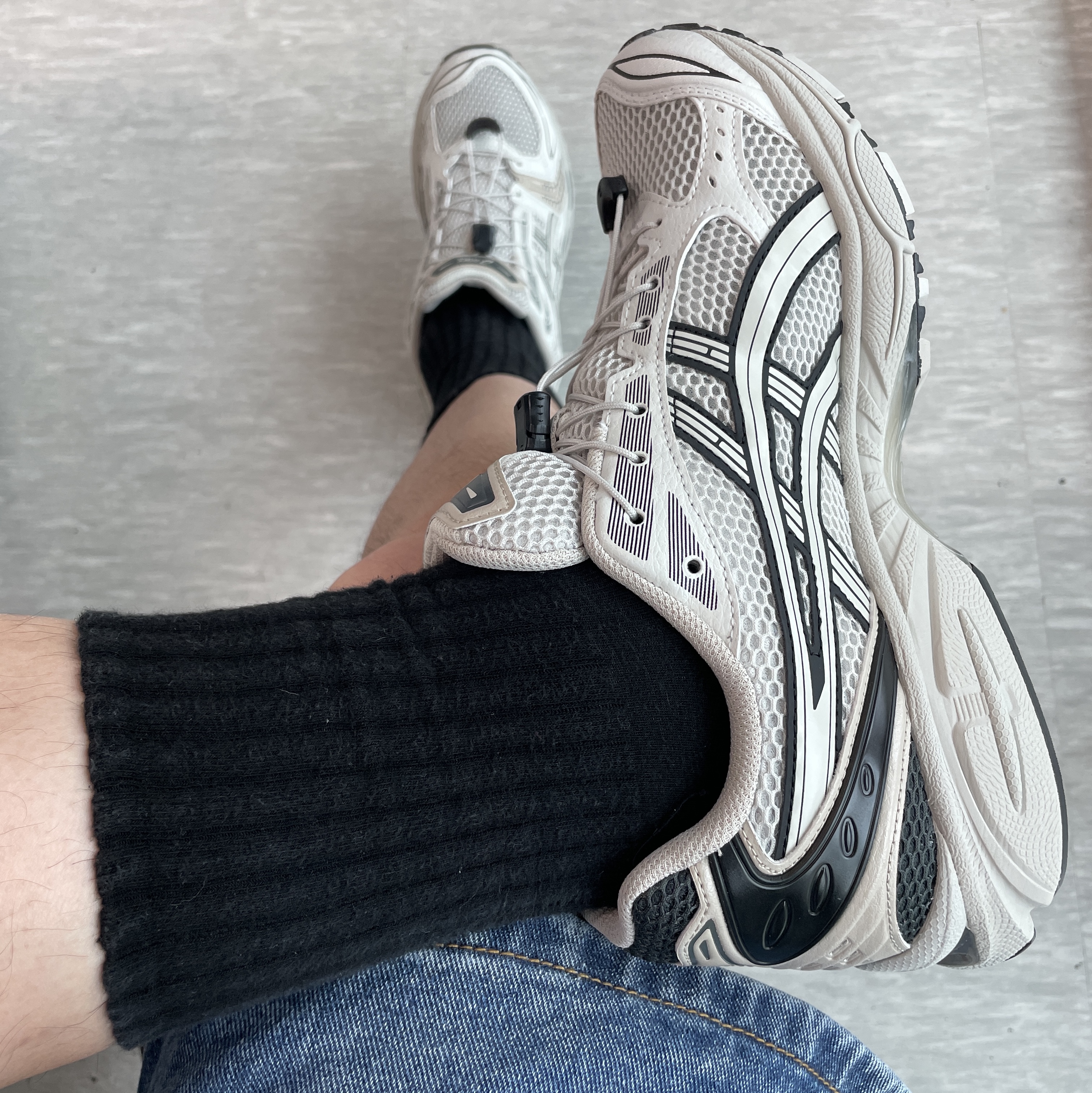 Asics Unlimited Gel-Kayano 14 Smoke Grey, Asics Unlimited Gel-Kayano 14 Oyster Grey Clay Grey 착용 스타일 - 2