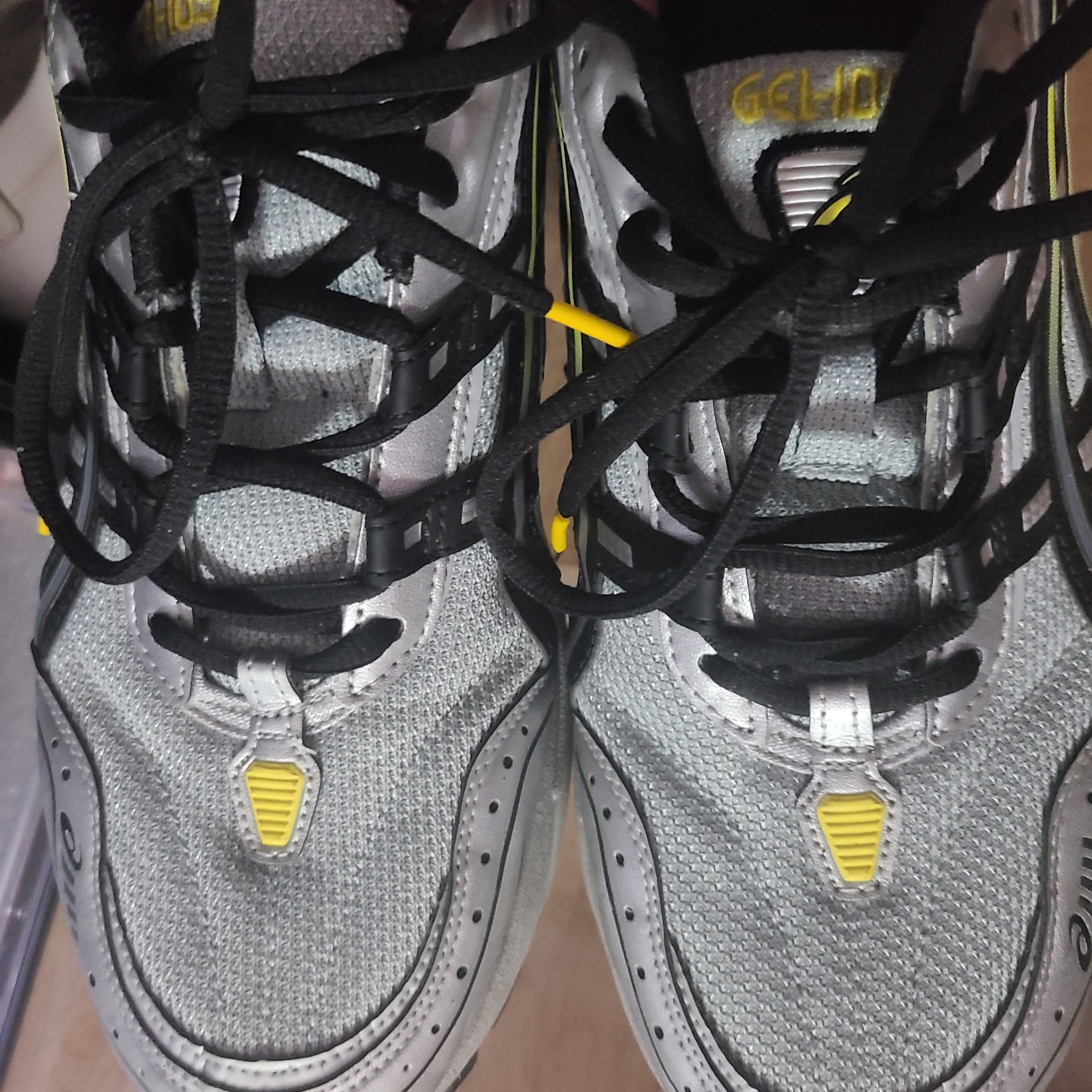 Asics Gel-1090 Mid Grey Black 착용 스타일