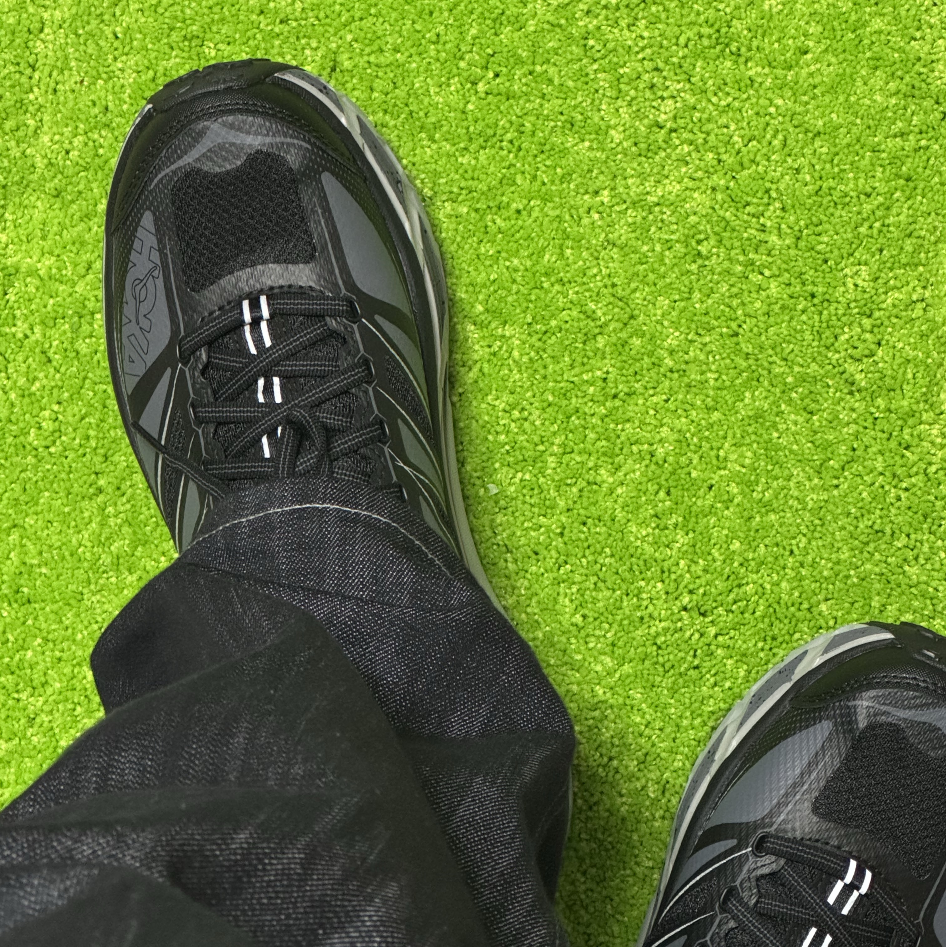 Hoka Mafate Speed 2 Black Castlerock 착용 스타일 - 1