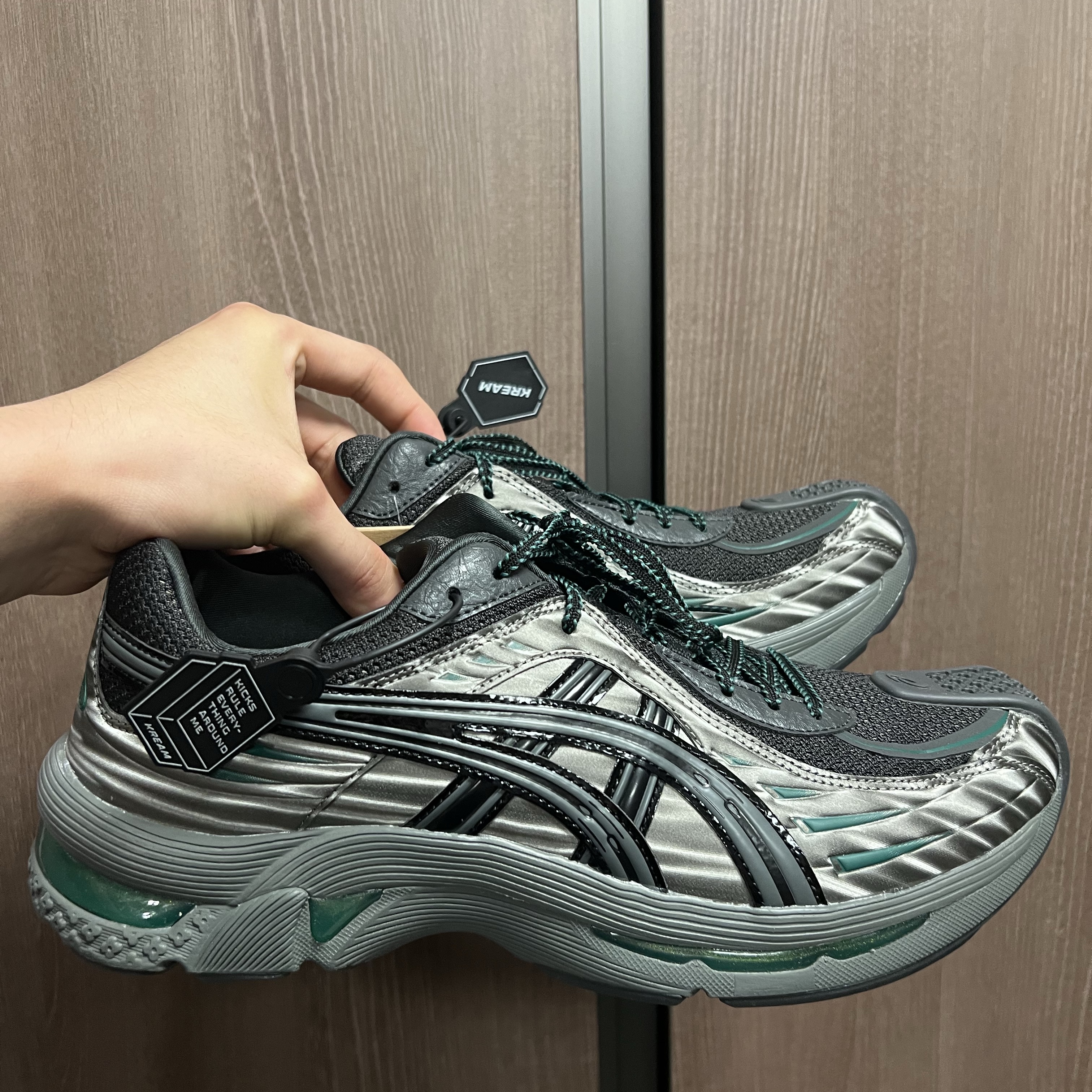 (W) Asics x Kiko Kostadinov Gel-Flammae Grey Black 착용 스타일 - 4